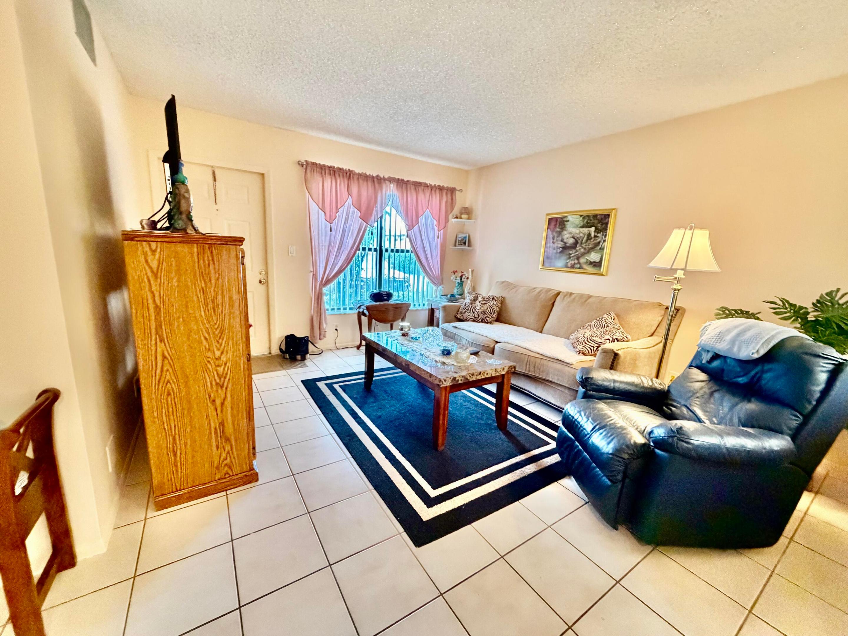 WINDING LAKE AT WELLEBY CONDO - Residential