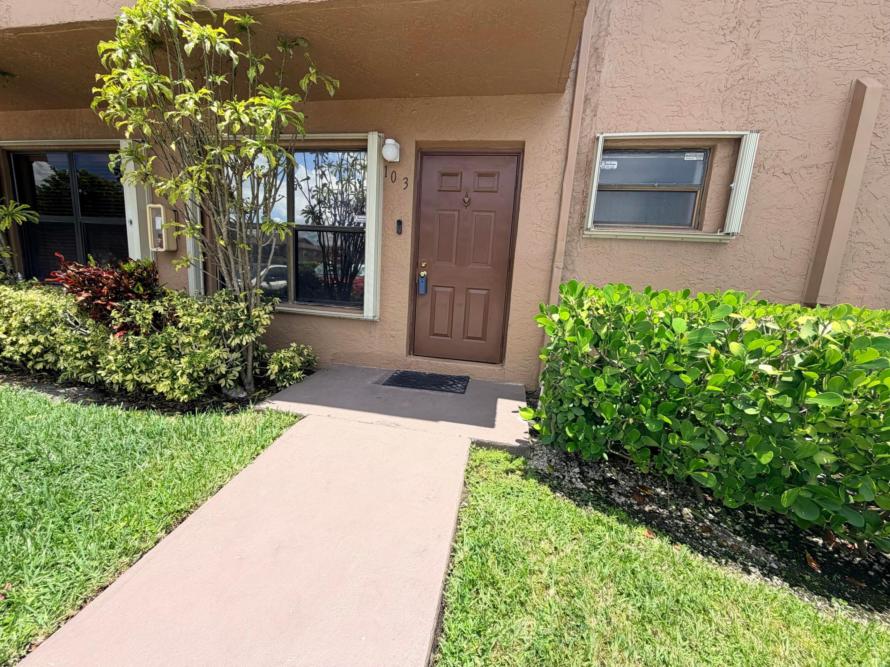WINDING LAKE AT WELLEBY CONDO - Residential