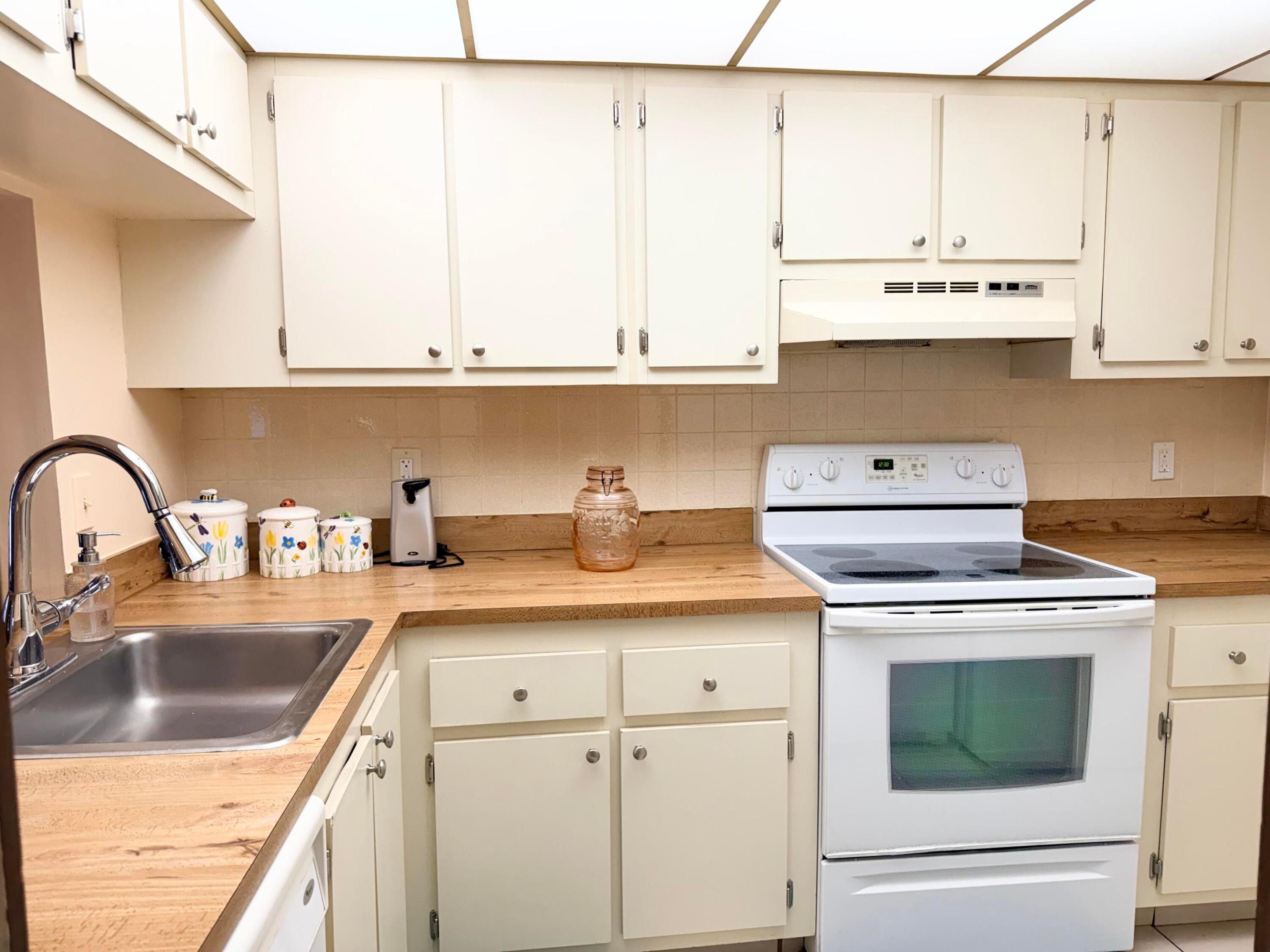 WINDING LAKE AT WELLEBY CONDO - Residential