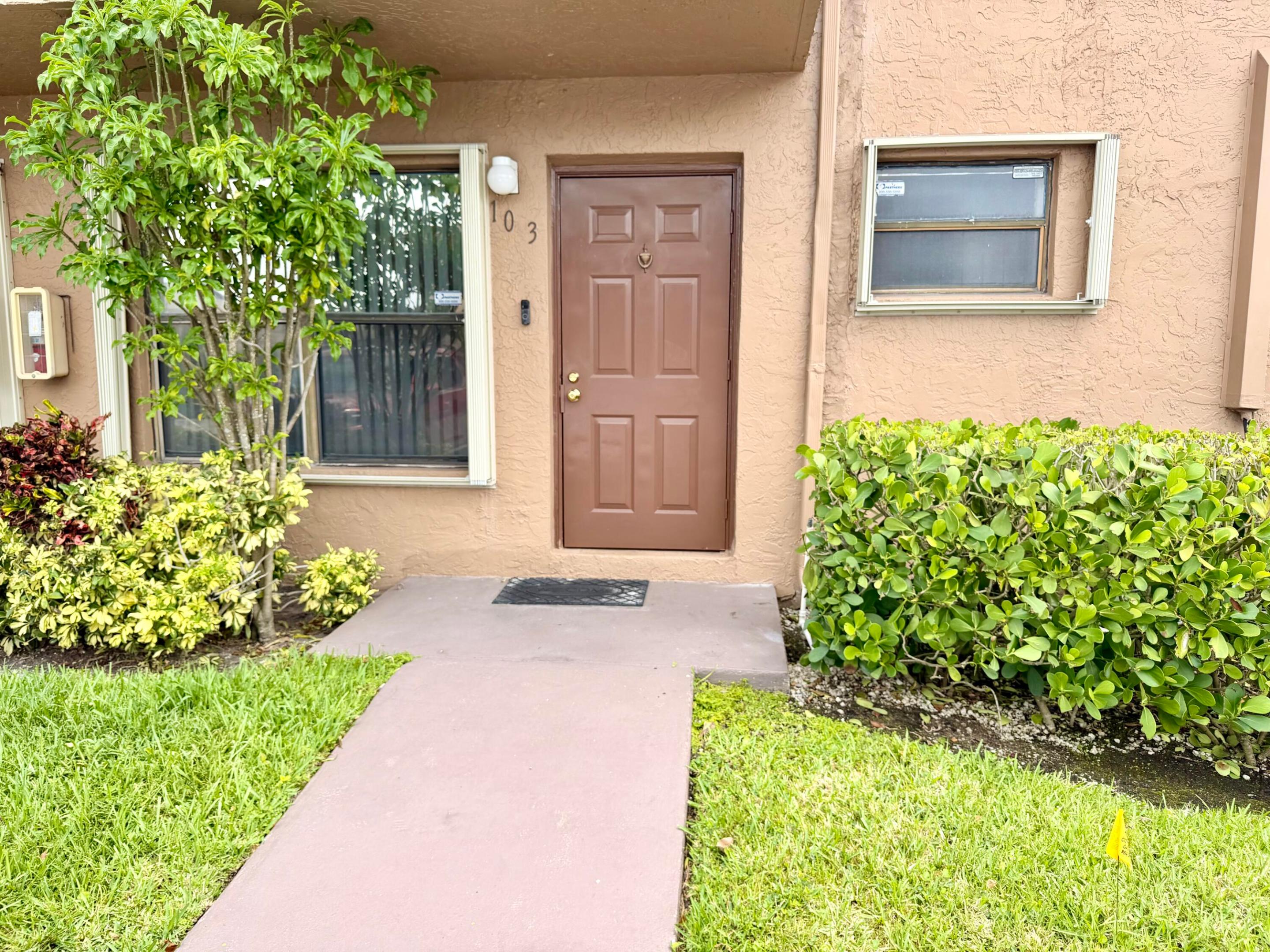 WINDING LAKE AT WELLEBY CONDO - Residential