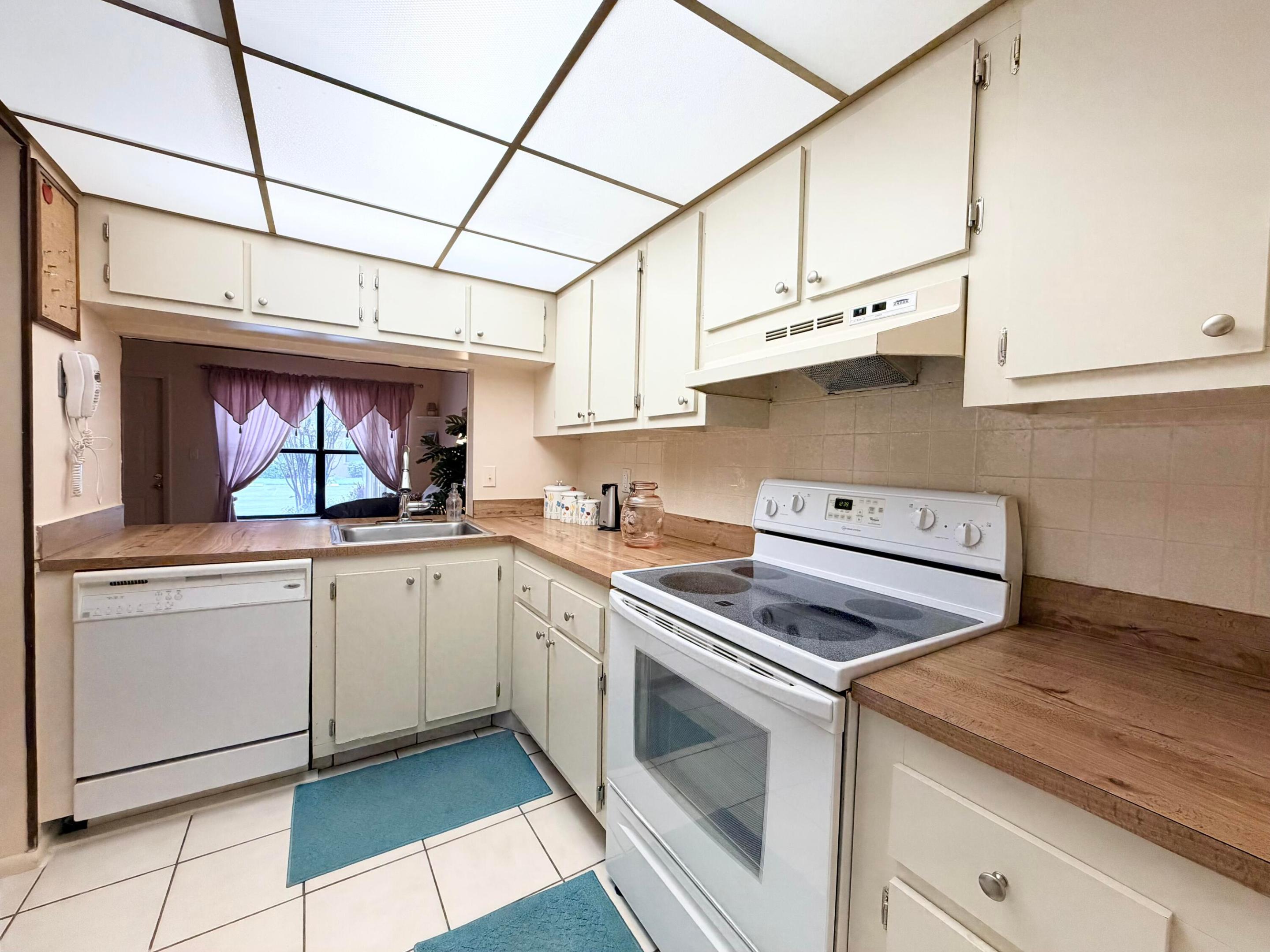 WINDING LAKE AT WELLEBY CONDO - Residential