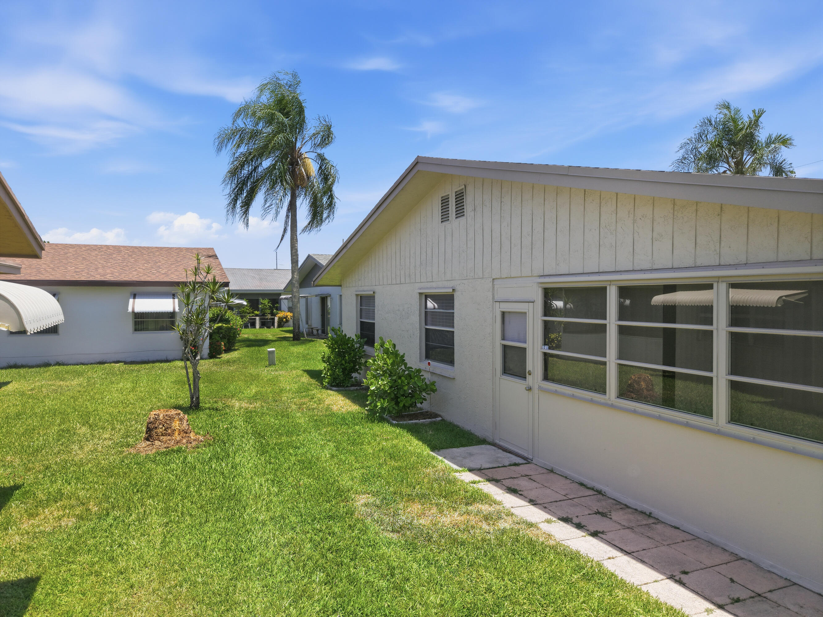 DELRAY VILLAS 5 - Residential