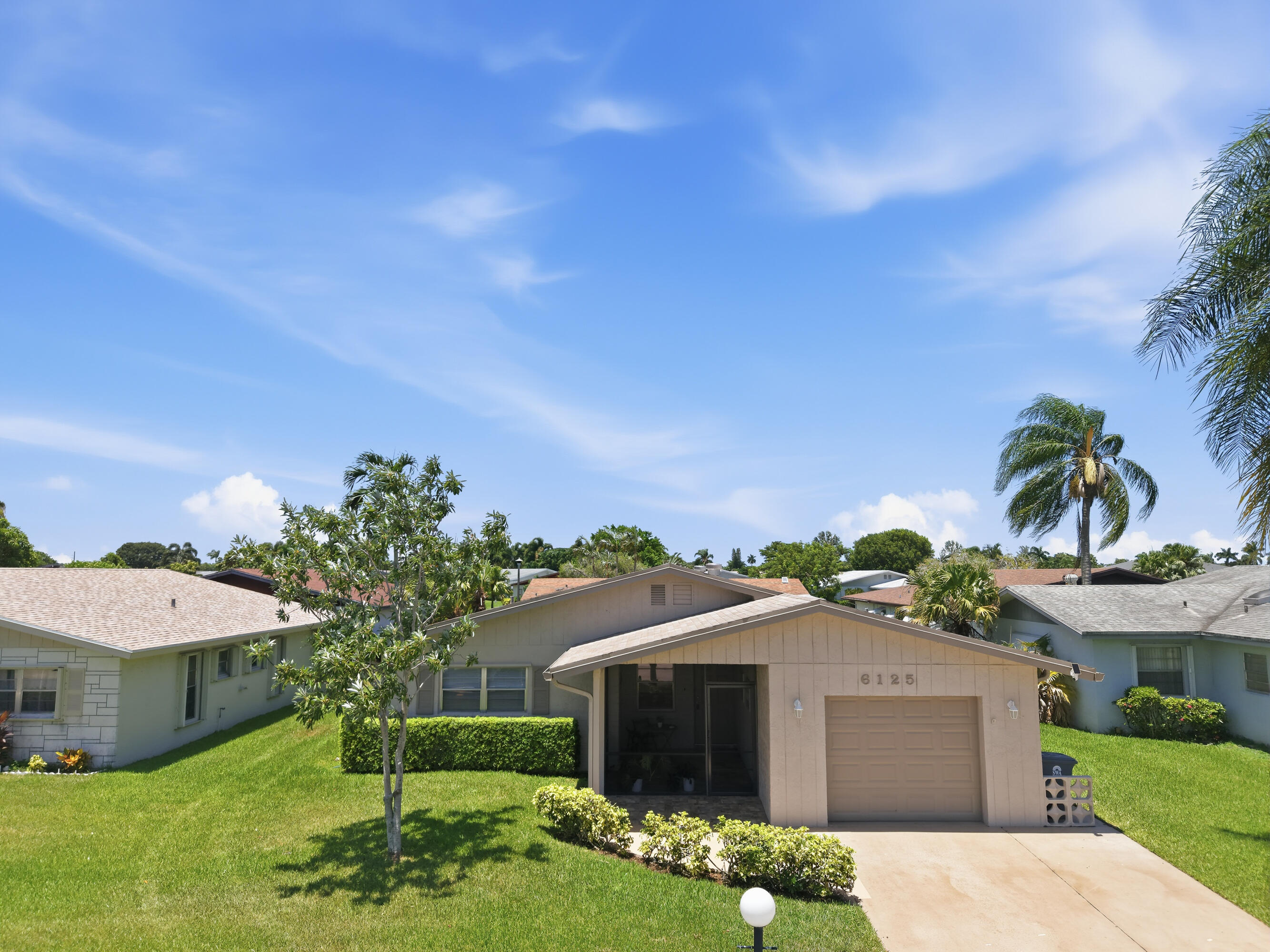 DELRAY VILLAS 5 - Residential