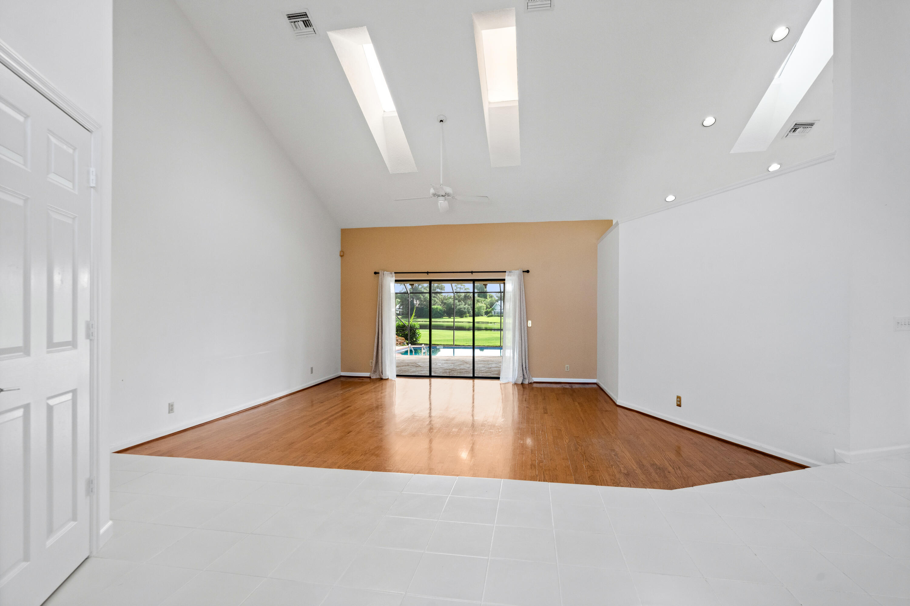 WHISPERING TRAILS - Residential