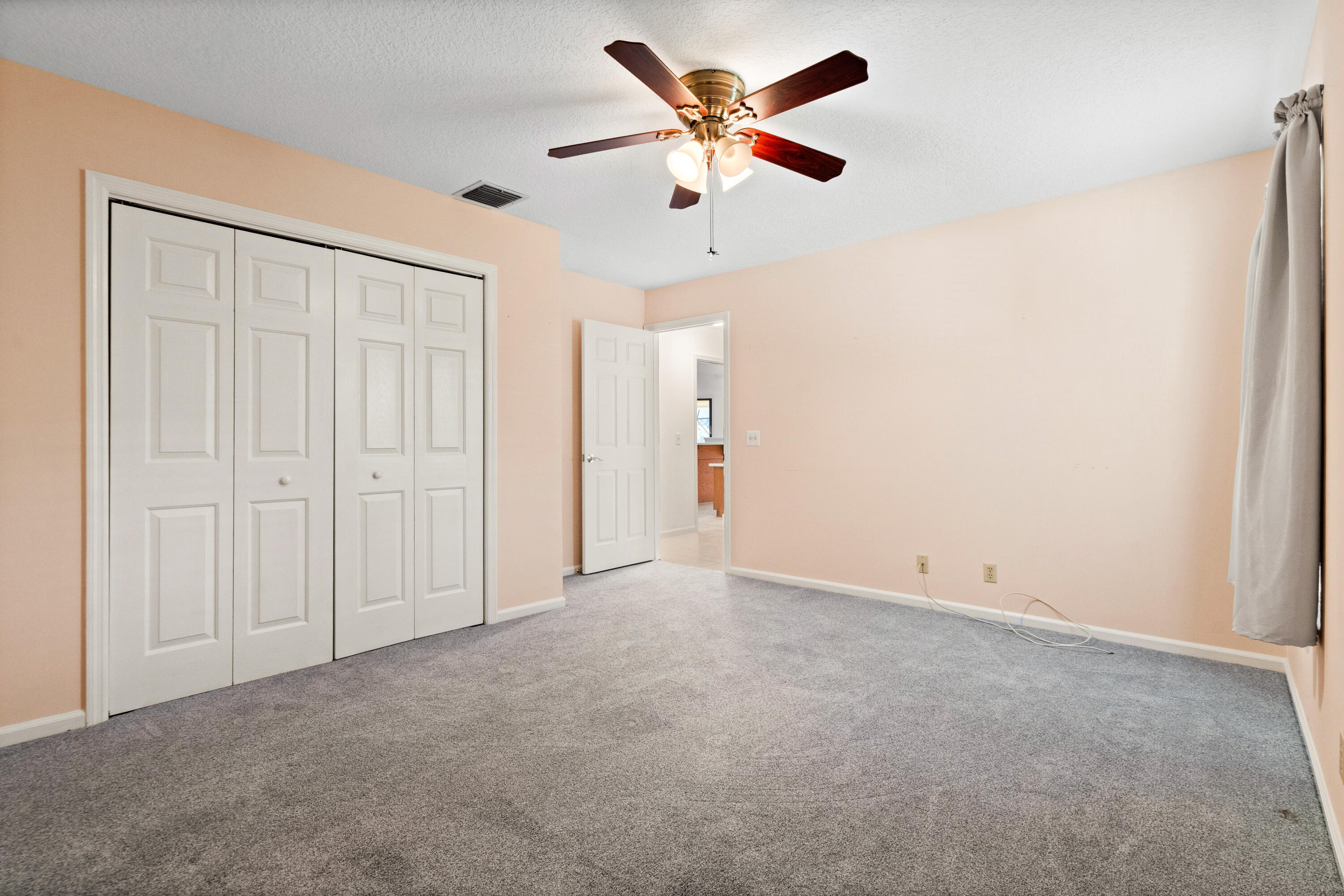 WHISPERING TRAILS - Residential