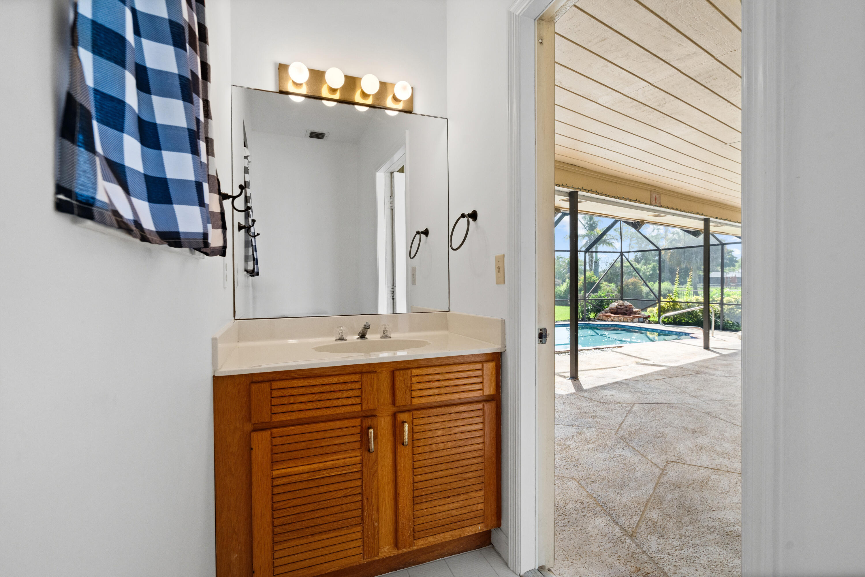 WHISPERING TRAILS - Residential