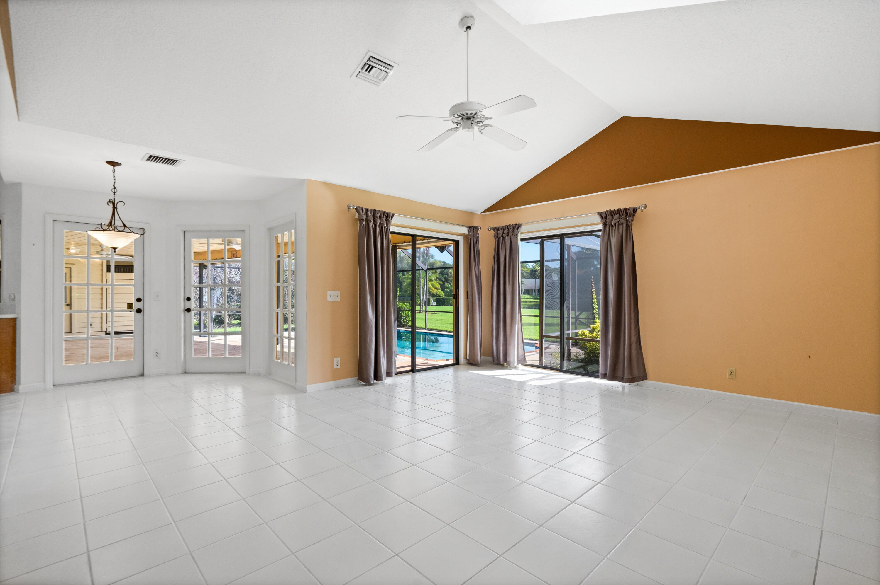 WHISPERING TRAILS - Residential
