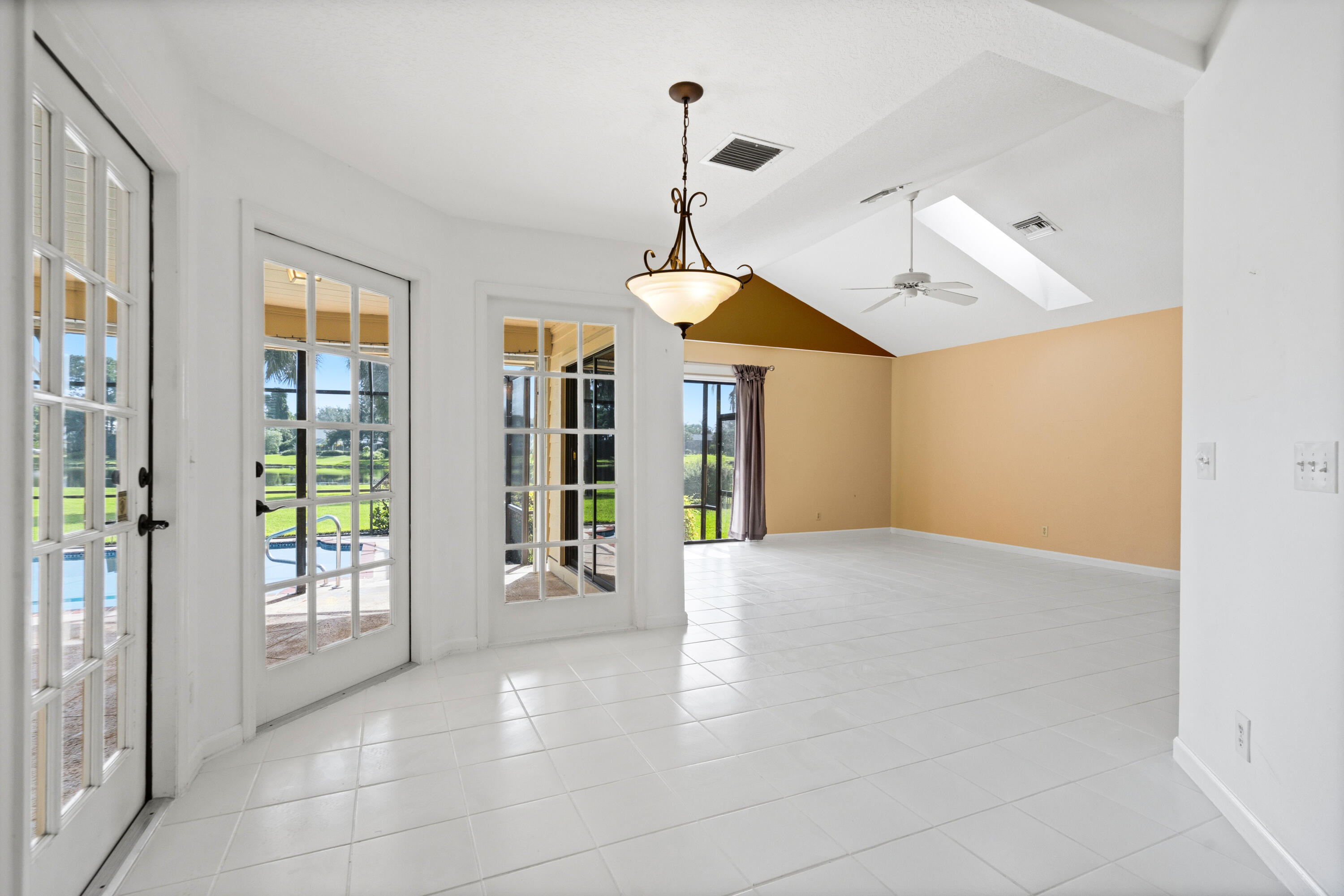 WHISPERING TRAILS - Residential