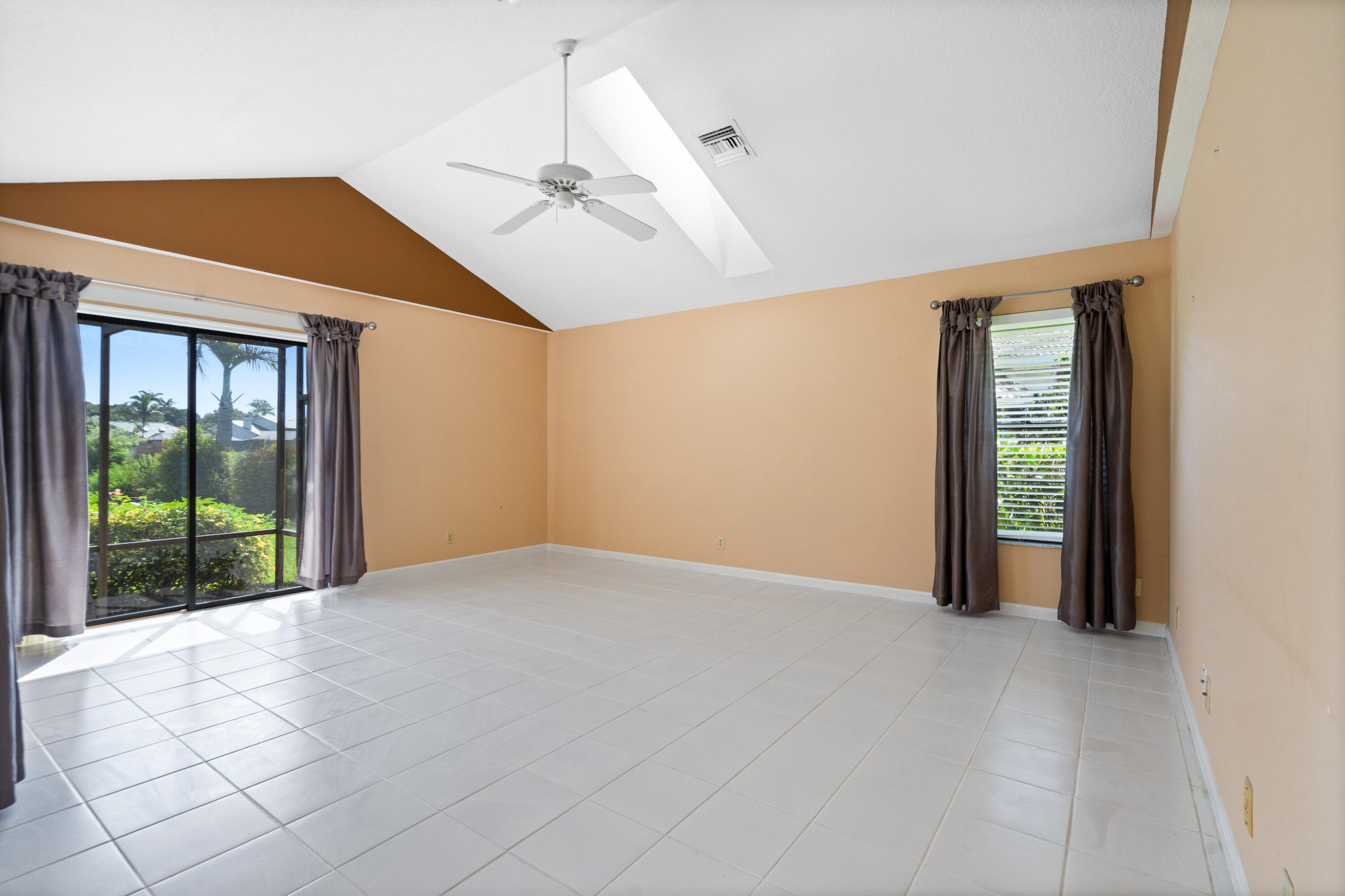 WHISPERING TRAILS - Residential