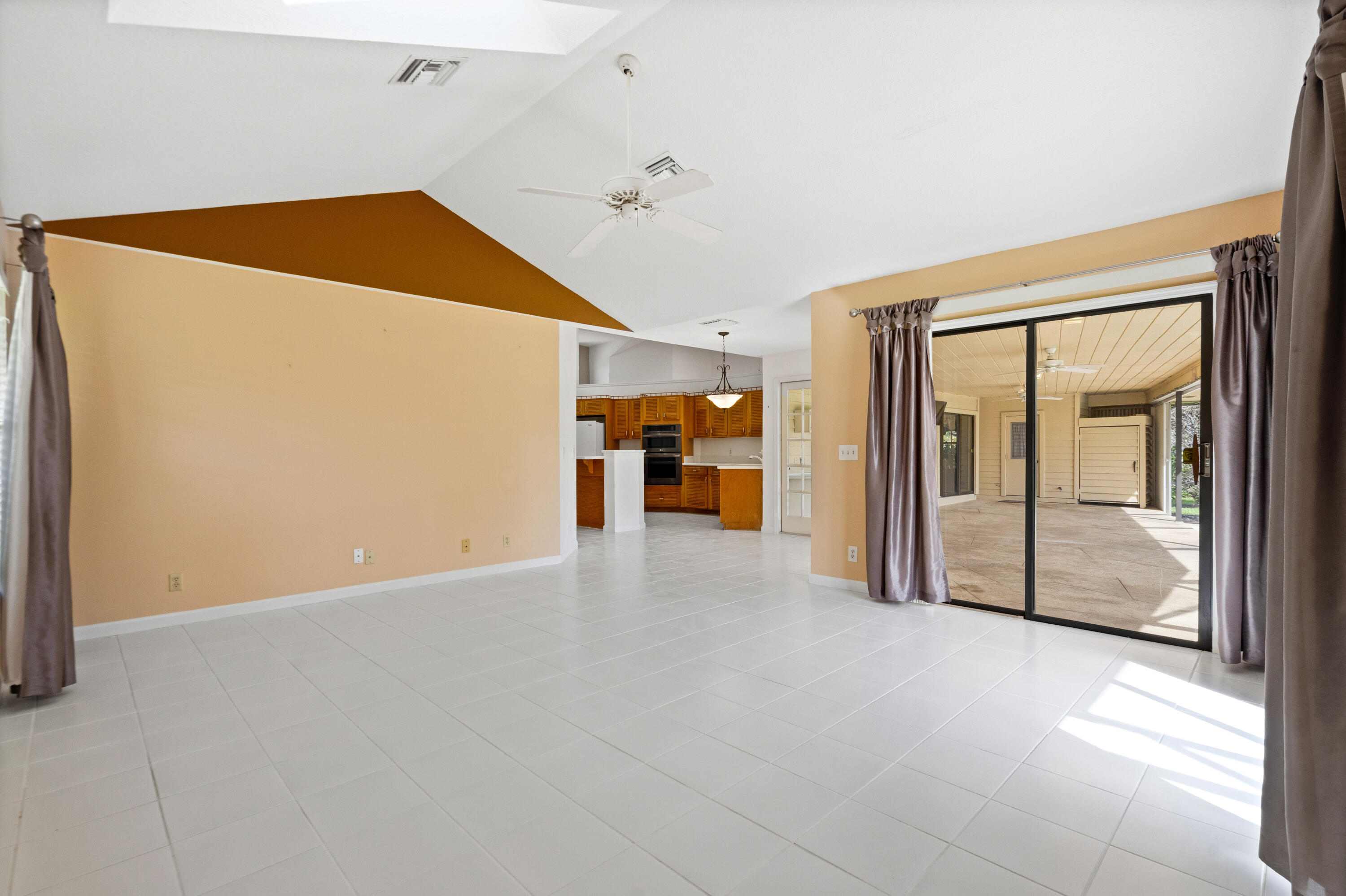 WHISPERING TRAILS - Residential
