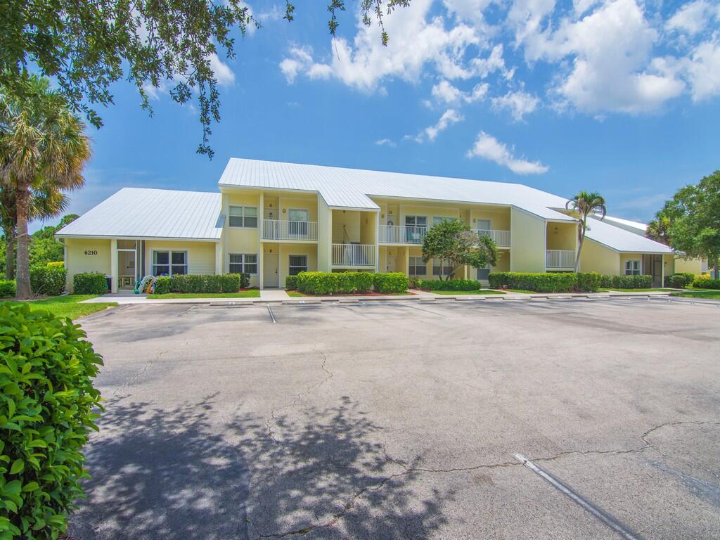 GATOR TRACE CONDOMINIUM 1 - Residential