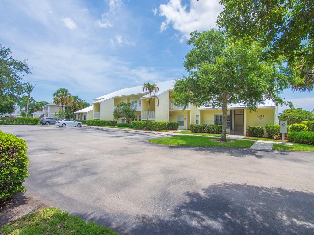 GATOR TRACE CONDOMINIUM 1 - Residential