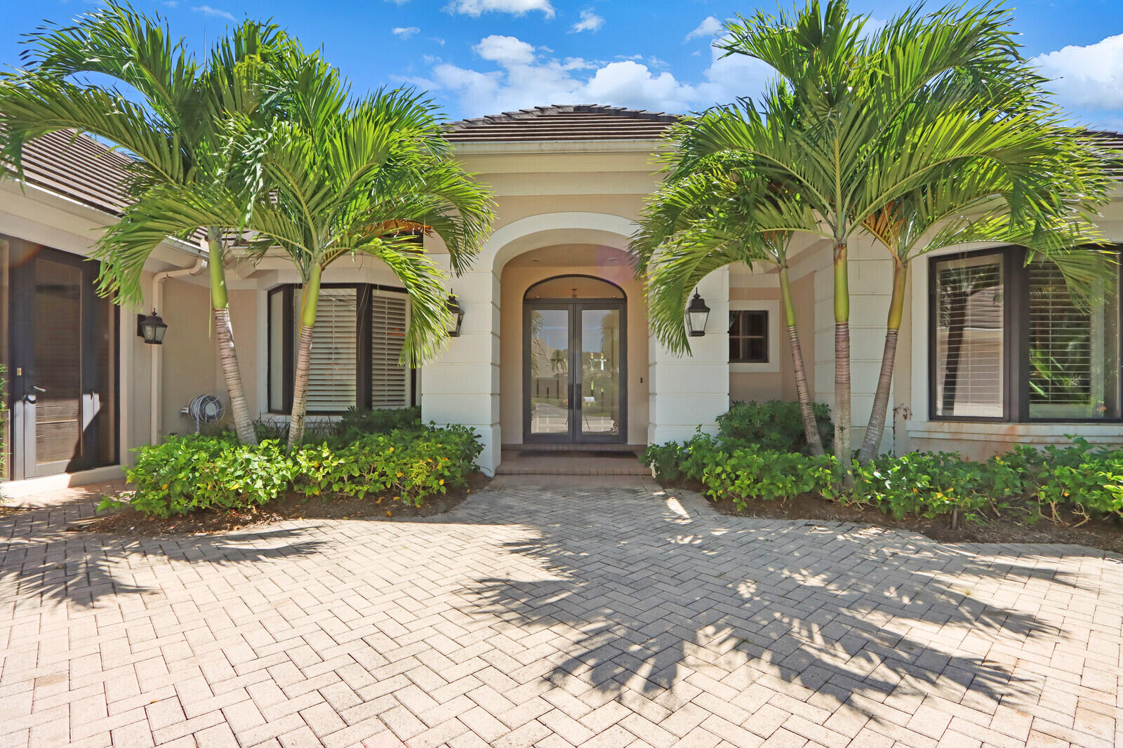 Spacious estate home with beautiful views of the golf course, screened lanai  overlooking  spacious pool area. Construction is mixed masonry/frame.