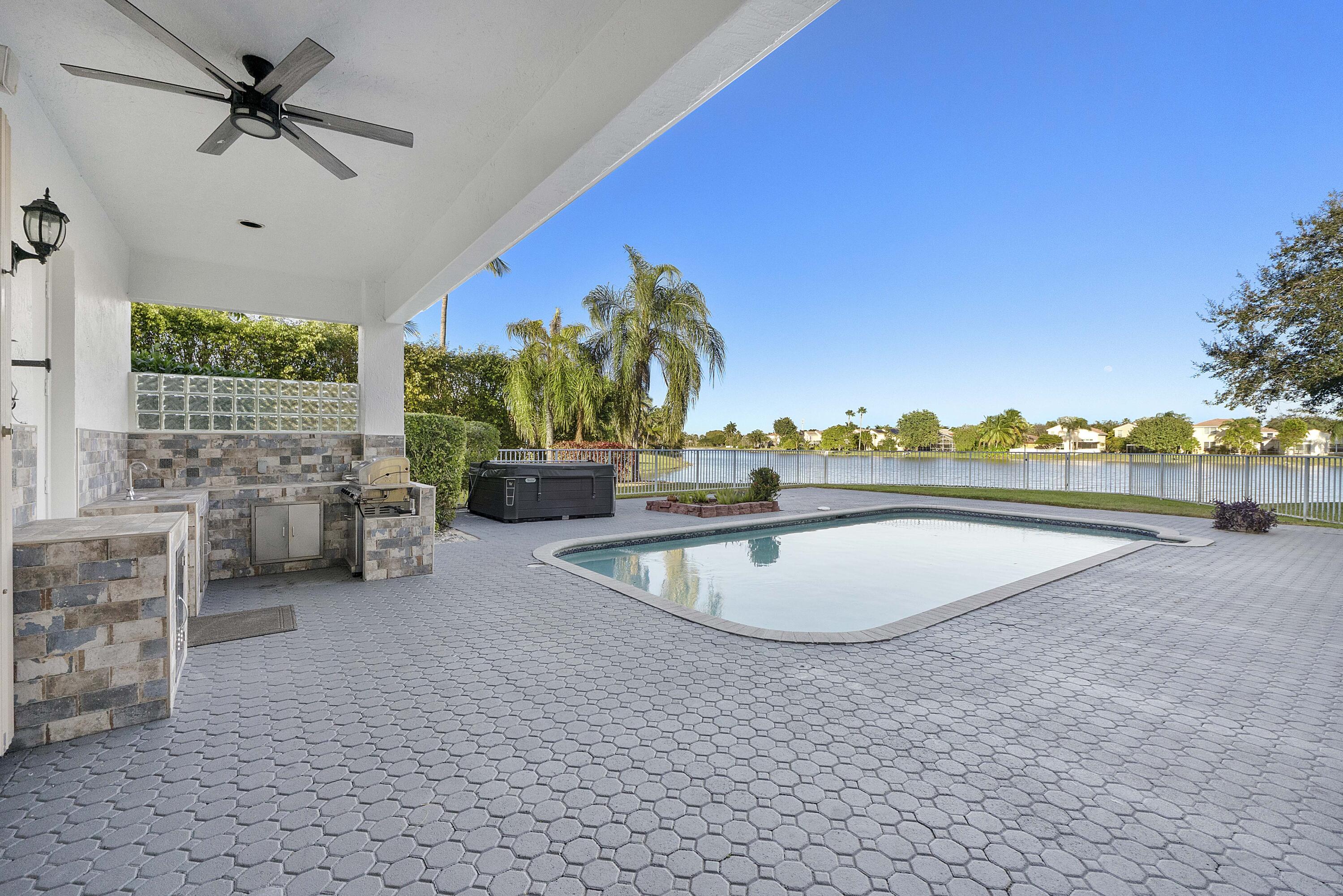 WYNDHAM LAKES CENTRAL - Residential