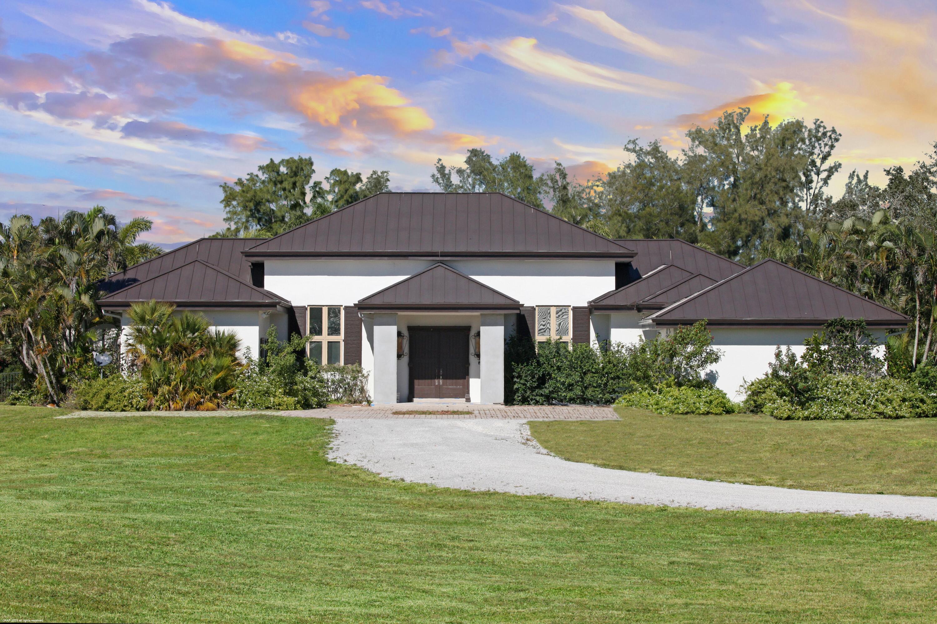 WHITE FENCES EQUESTRIAN EQUESTRIAN ETATES - Residential