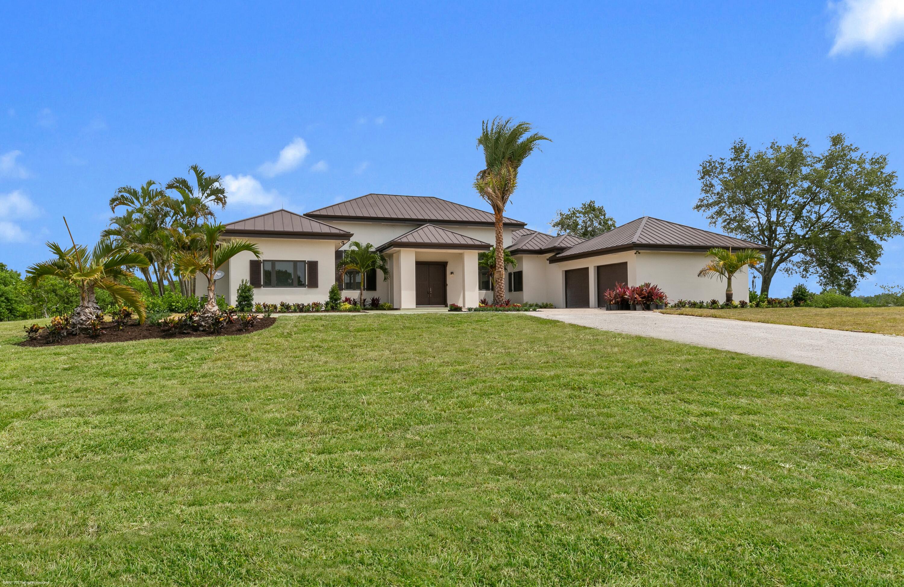 WHITE FENCES EQUESTRIAN EQUESTRIAN ETATES - Residential