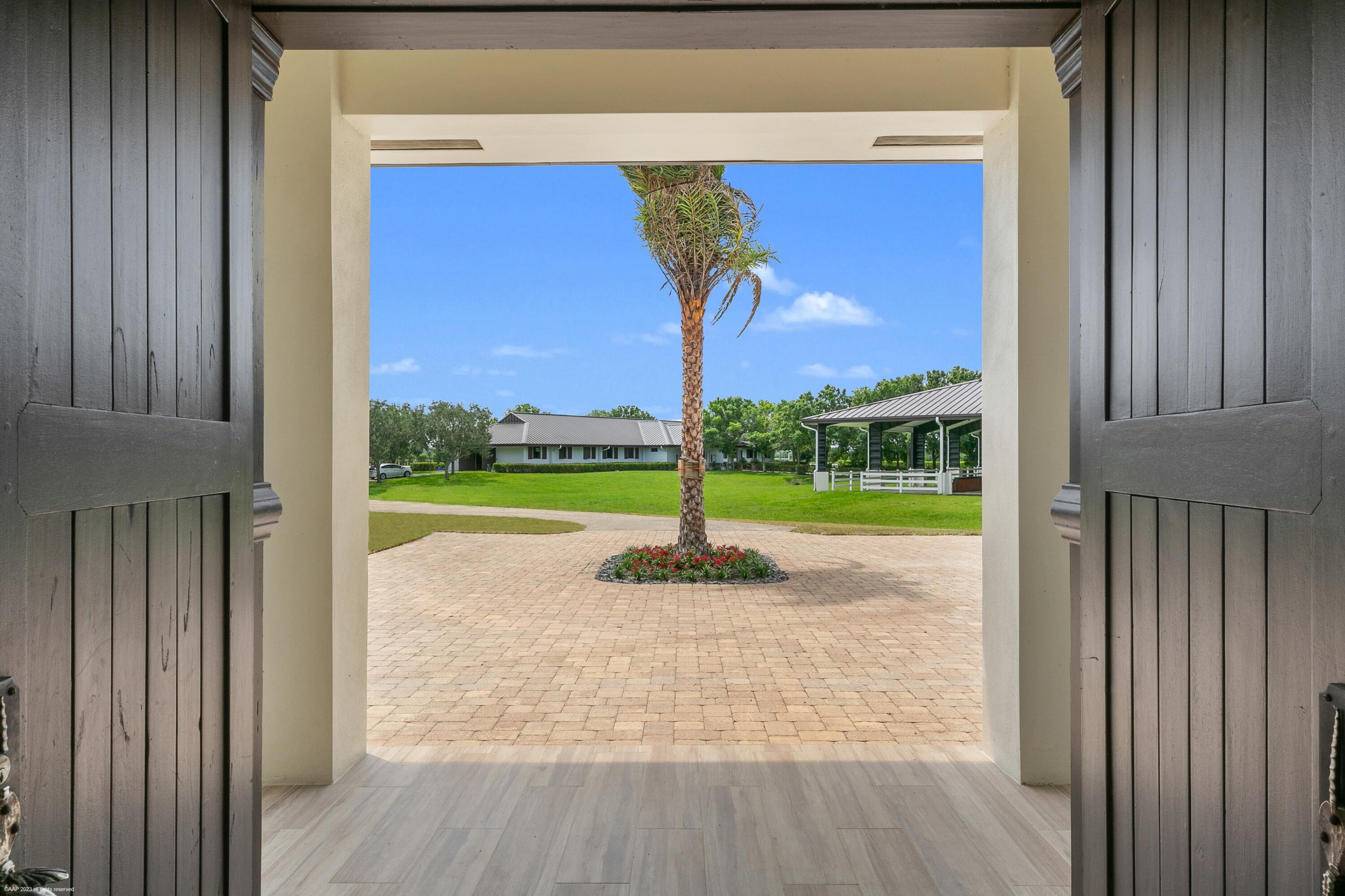 WHITE FENCES EQUESTRIAN EQUESTRIAN ETATES - Residential