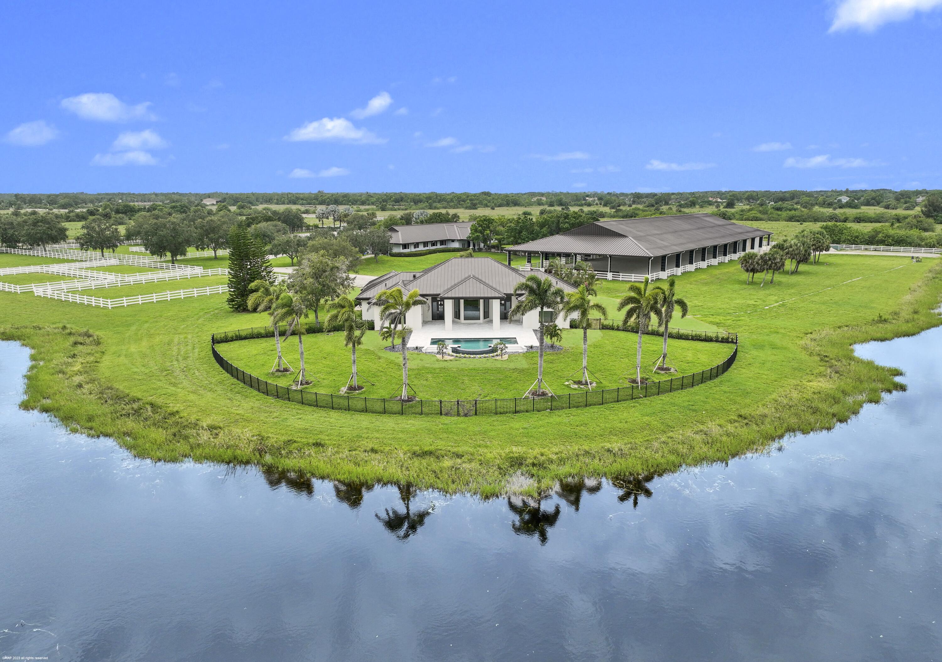 WHITE FENCES EQUESTRIAN EQUESTRIAN ETATES - Residential