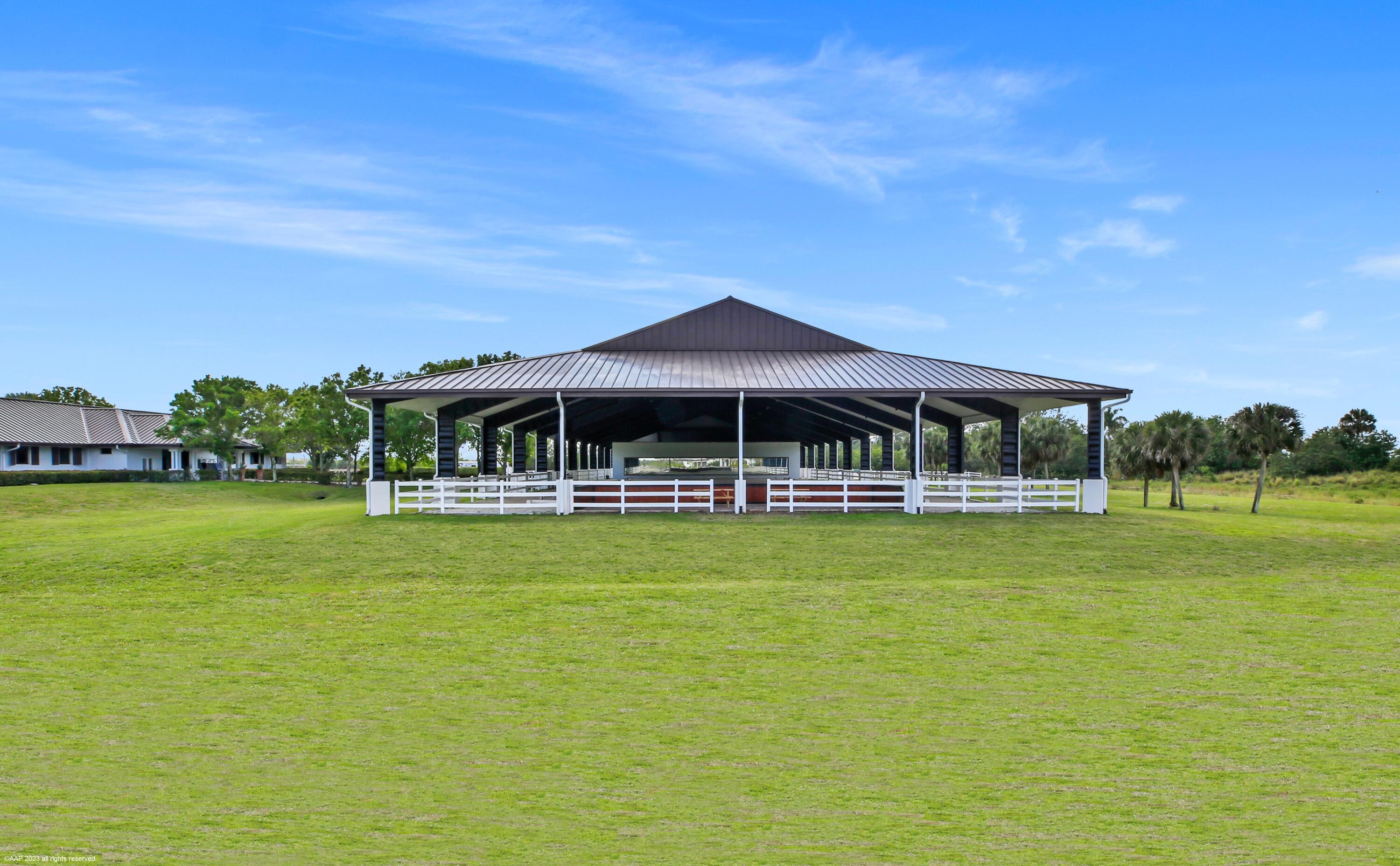 WHITE FENCES EQUESTRIAN EQUESTRIAN ETATES - Residential