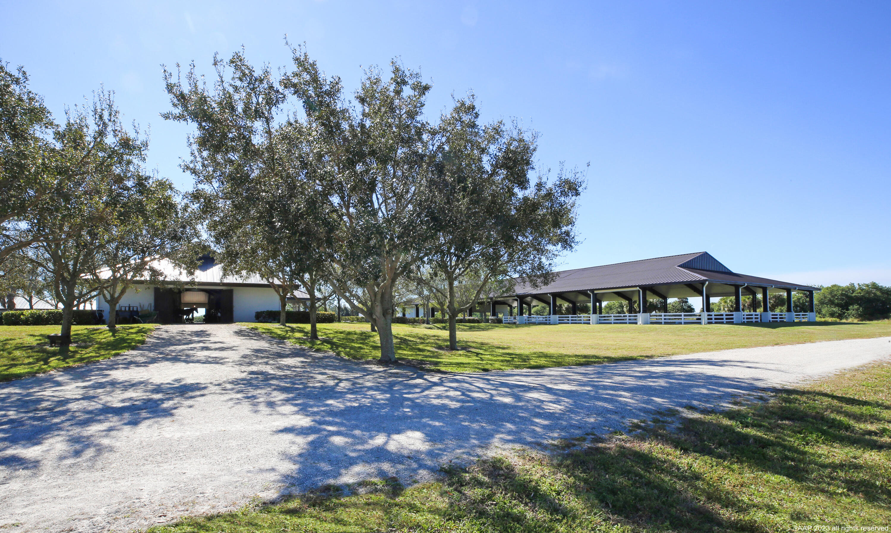 WHITE FENCES EQUESTRIAN EQUESTRIAN ETATES - Residential
