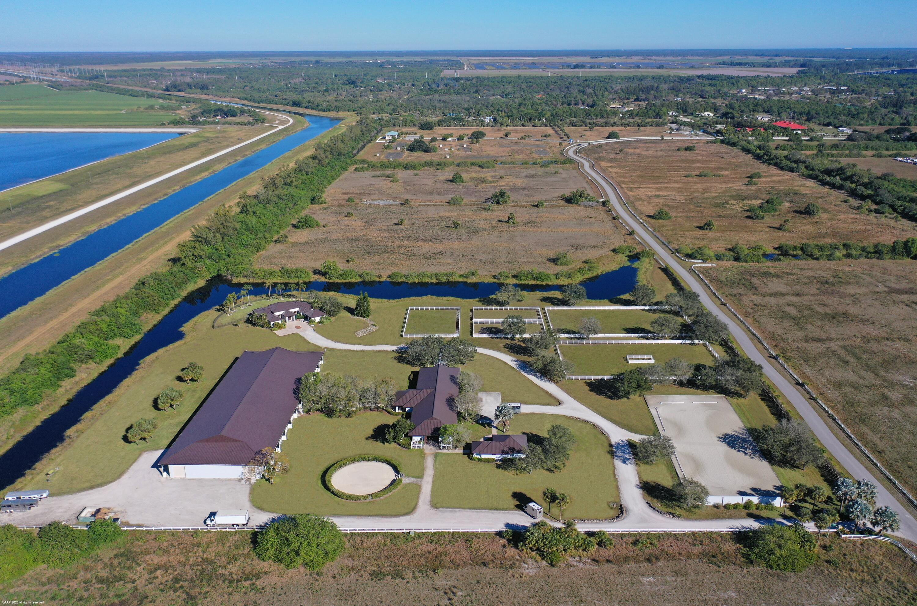 WHITE FENCES EQUESTRIAN EQUESTRIAN ETATES - Residential