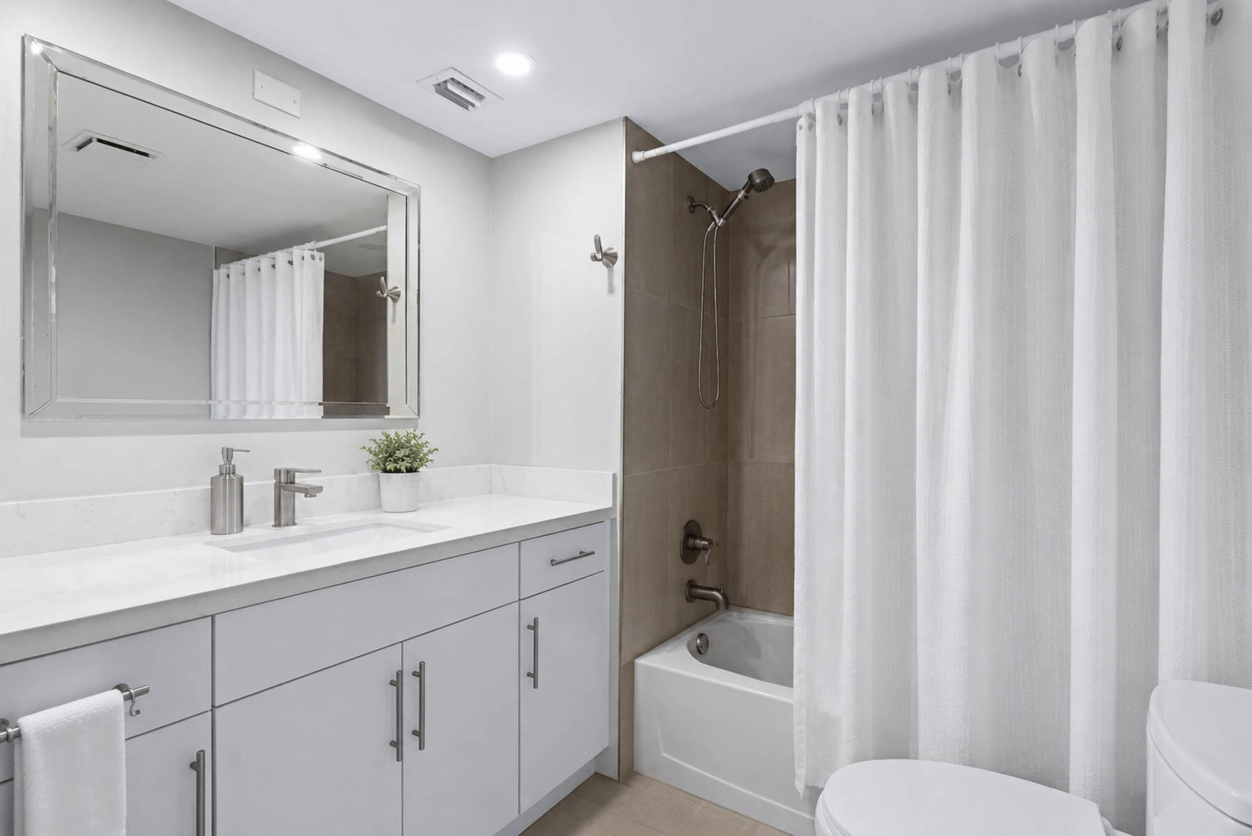ROLLING HILLS GOLF AND TENNIS - Residential