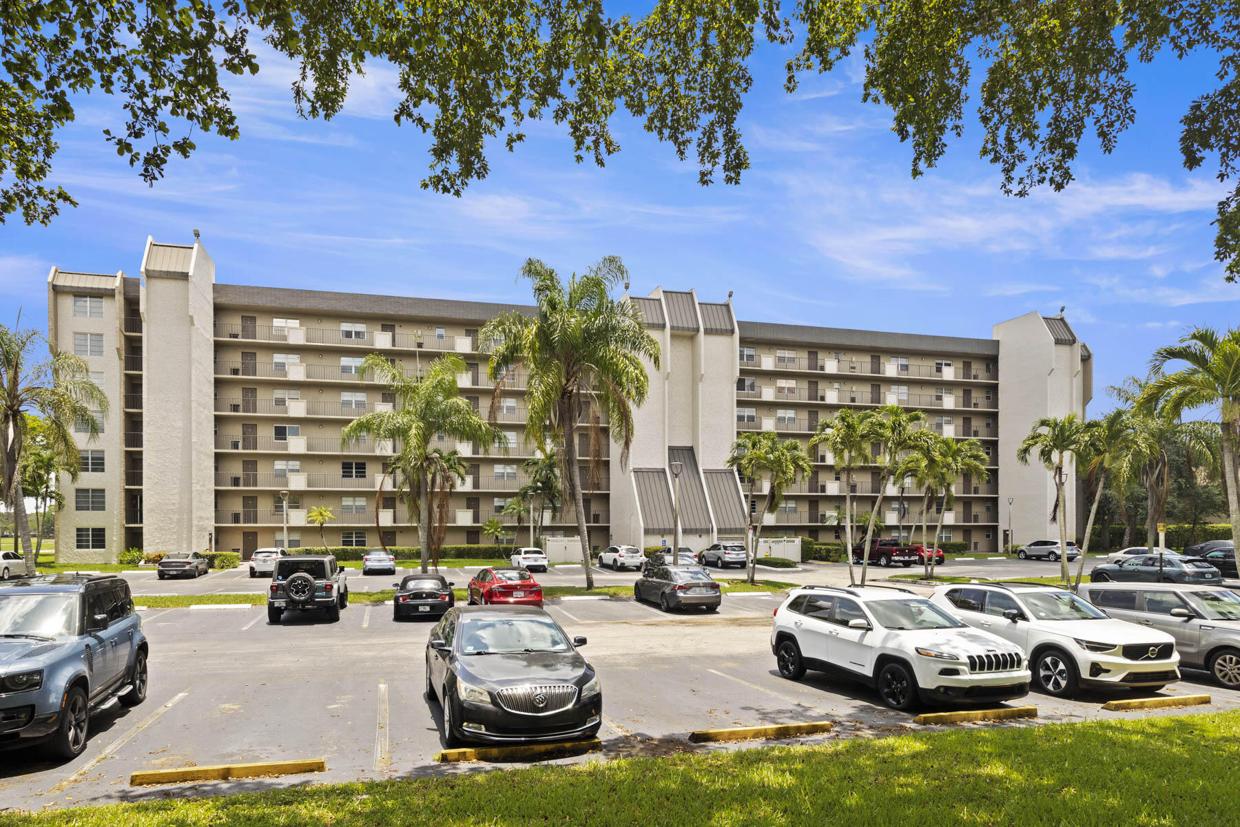 ROLLING HILLS GOLF AND TENNIS - Residential