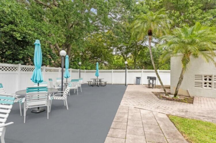 ROLLING HILLS GOLF AND TENNIS - Residential