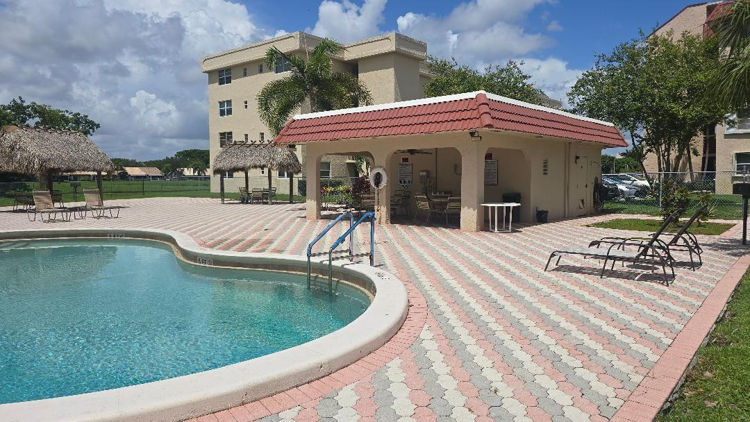 HOLIDAY SPRINGS VILLAGE 4 CONDO - Residential
