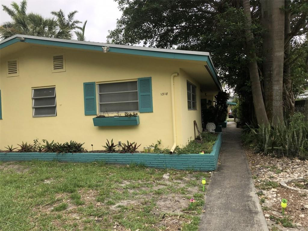 Stand Alone Detached Building. New Floors. Laundry & Storage Room. 4 Blocks East of US 1