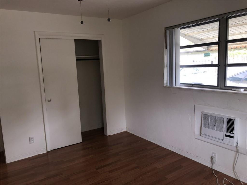 HOLLYWOOD COUNTRY CLUB DI - Residential Lease