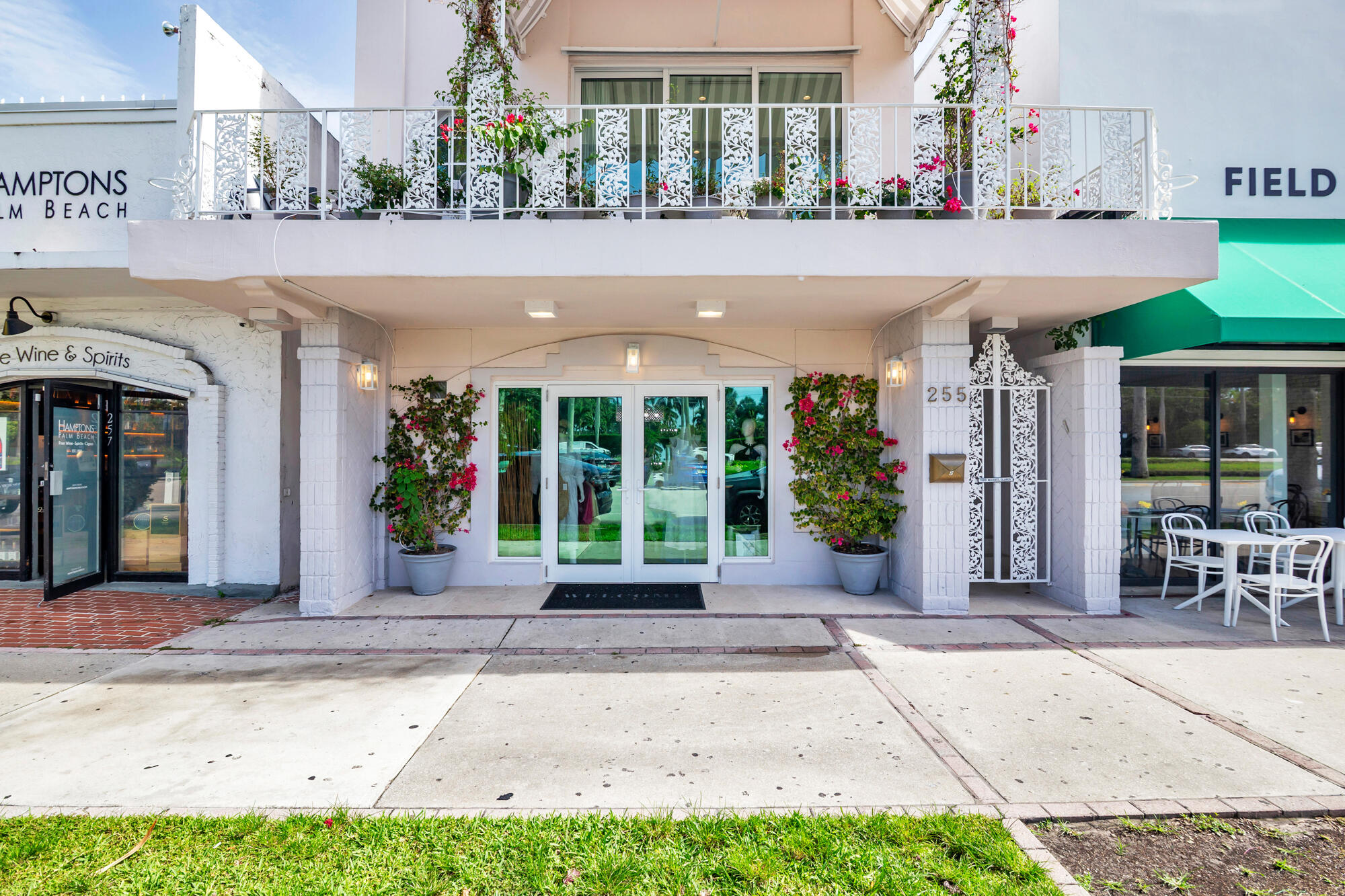 255 Royal Poinciana Way first floor retail space is in the prime center of town and offers a rare opportunity in Palm Beach. This property boasts extremely high visibility, strong customer traffic, and proximity to The Royal, The Breakers and The White Elephant. With the growing demand for retail spaces, this location makes this property more valuable than ever. Don't miss this chance to secure a prime location in Palm Beach.