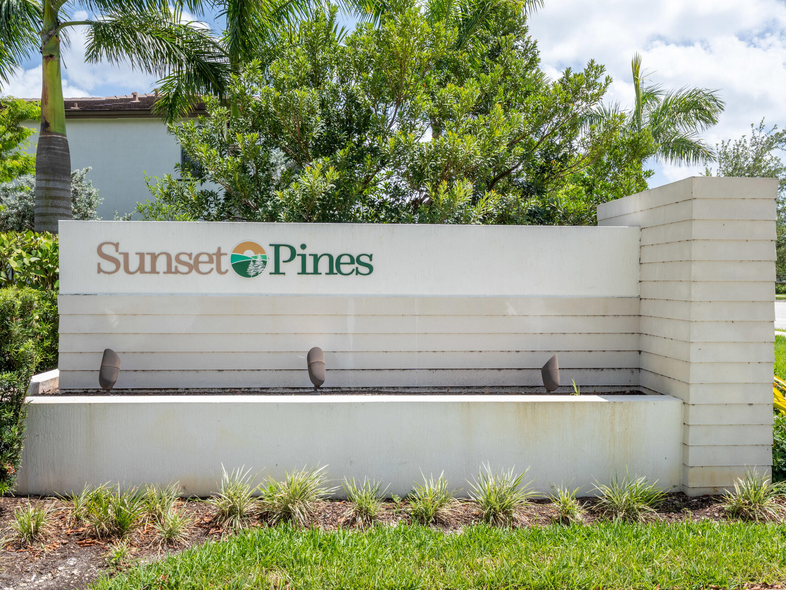 SUNSET PINES - Residential