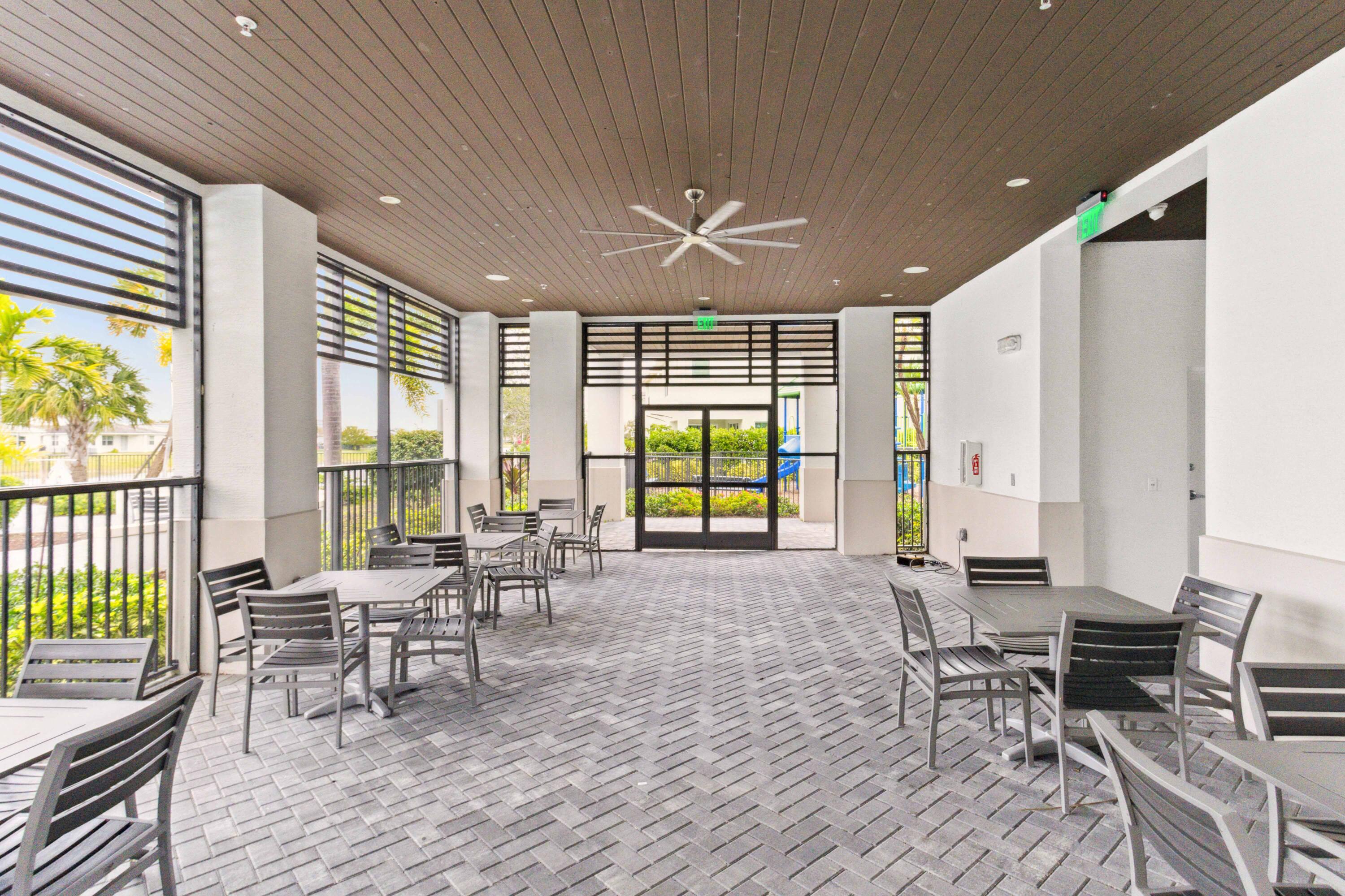 CRYSTAL LAKE 1ST SEC - Residential