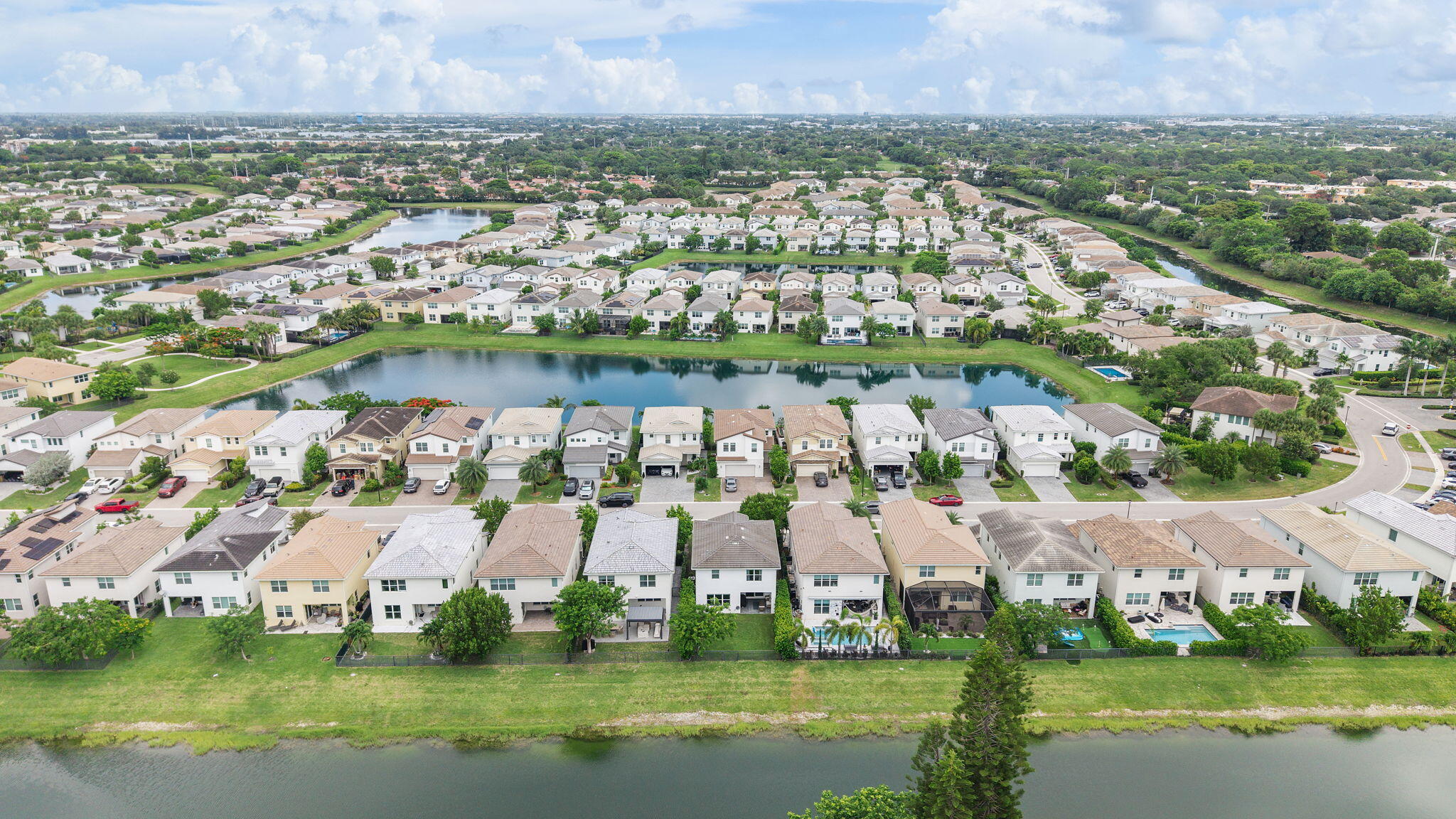 CRYSTAL LAKE 1ST SEC - Residential