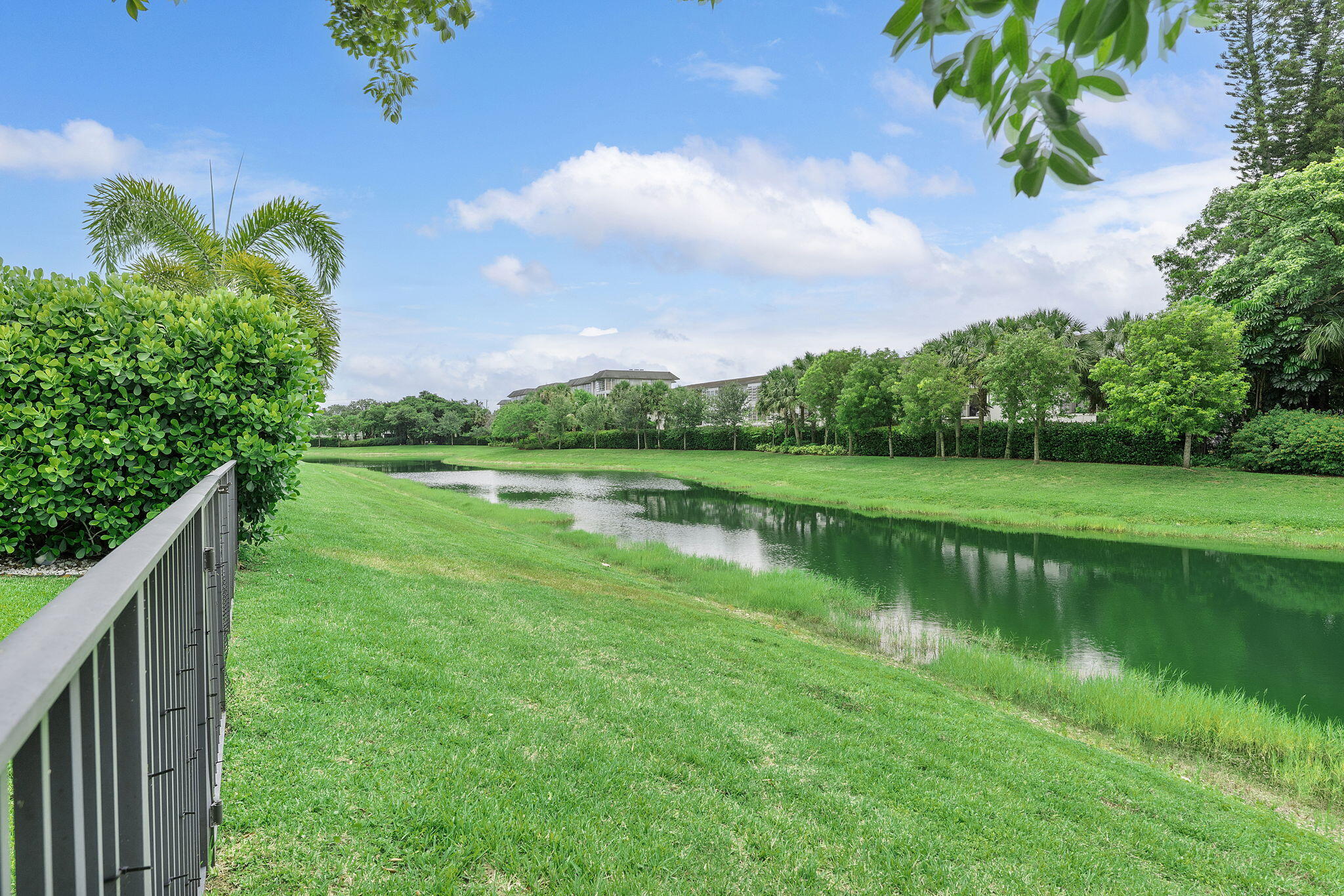 CRYSTAL LAKE 1ST SEC - Residential