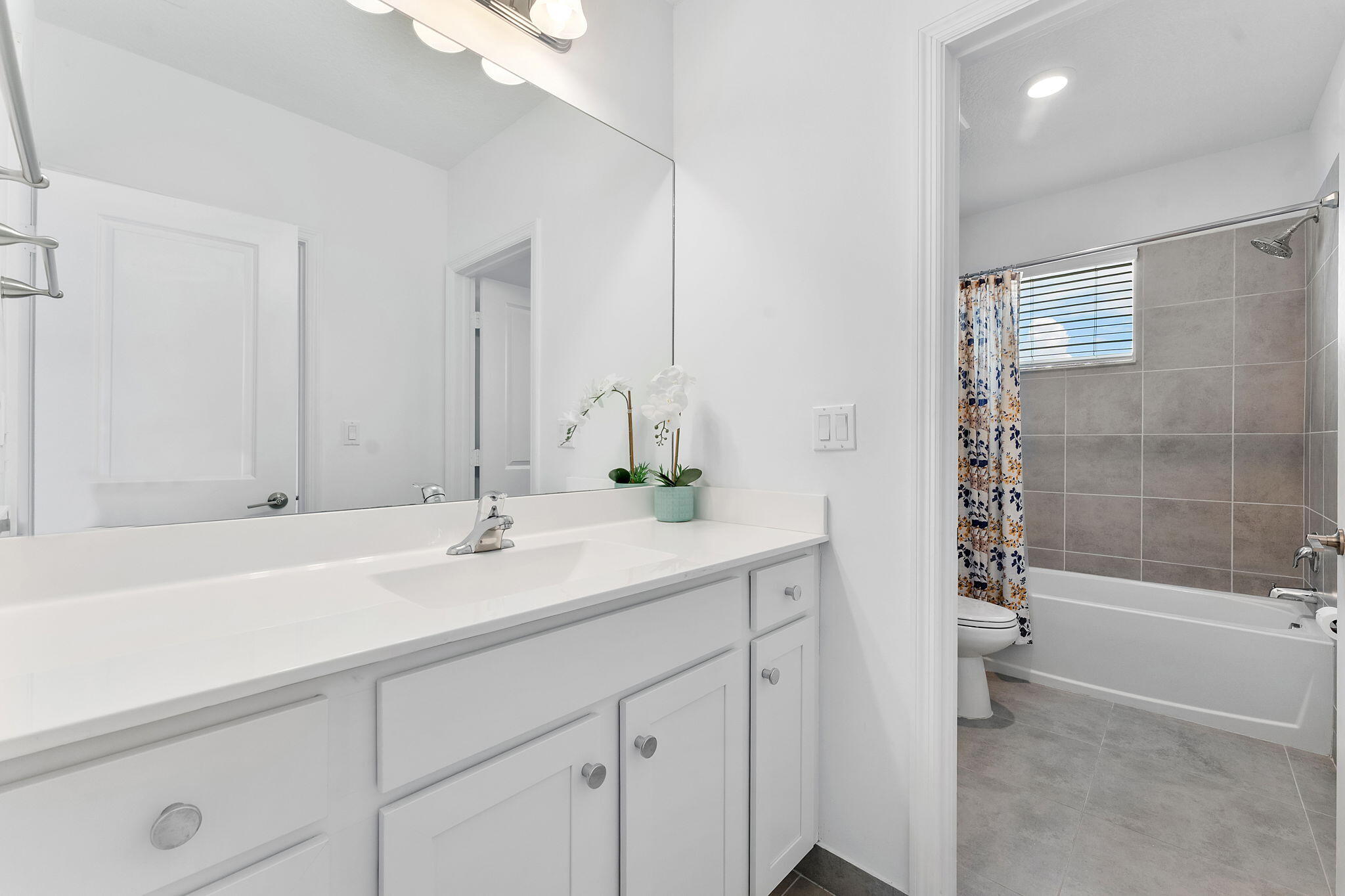CRYSTAL LAKE 1ST SEC - Residential