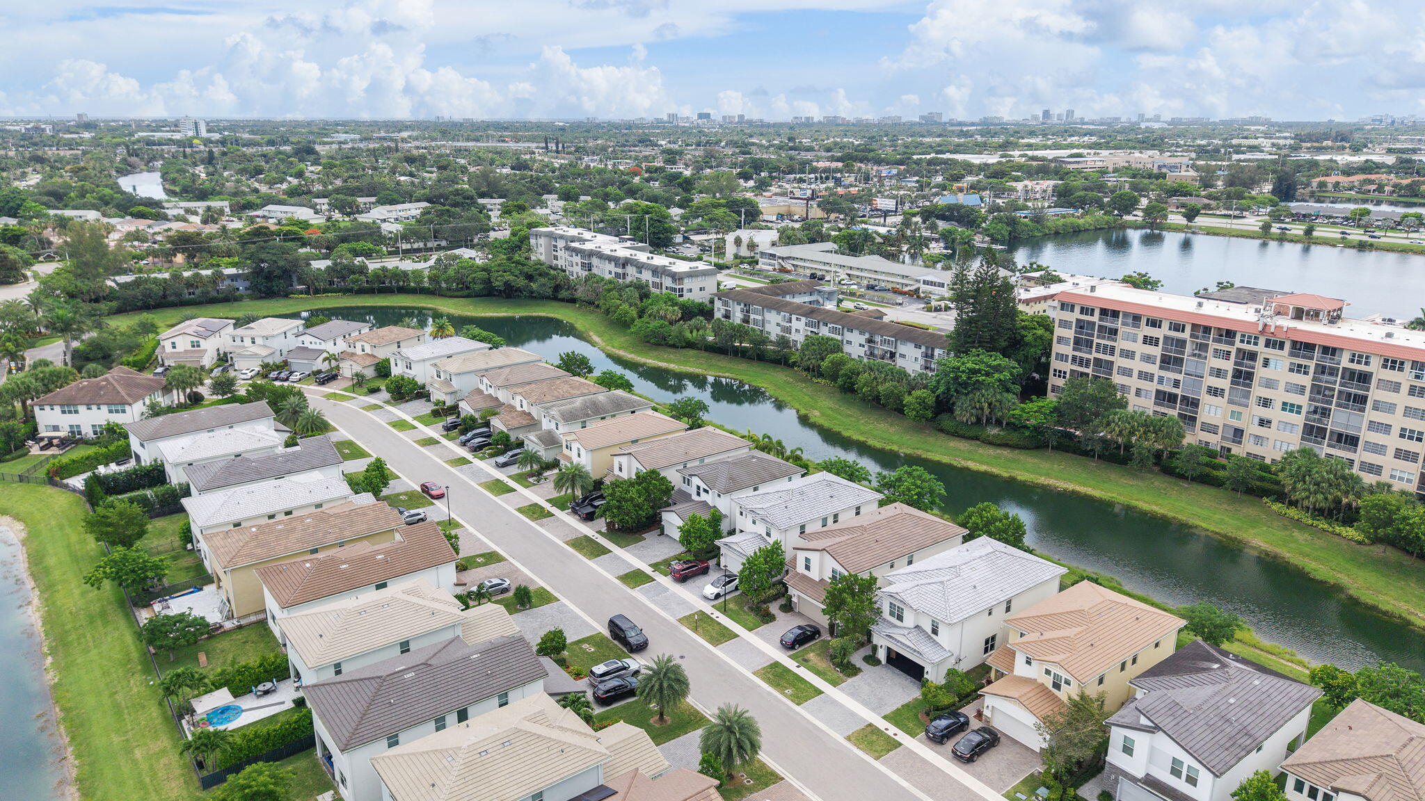 CRYSTAL LAKE 1ST SEC - Residential