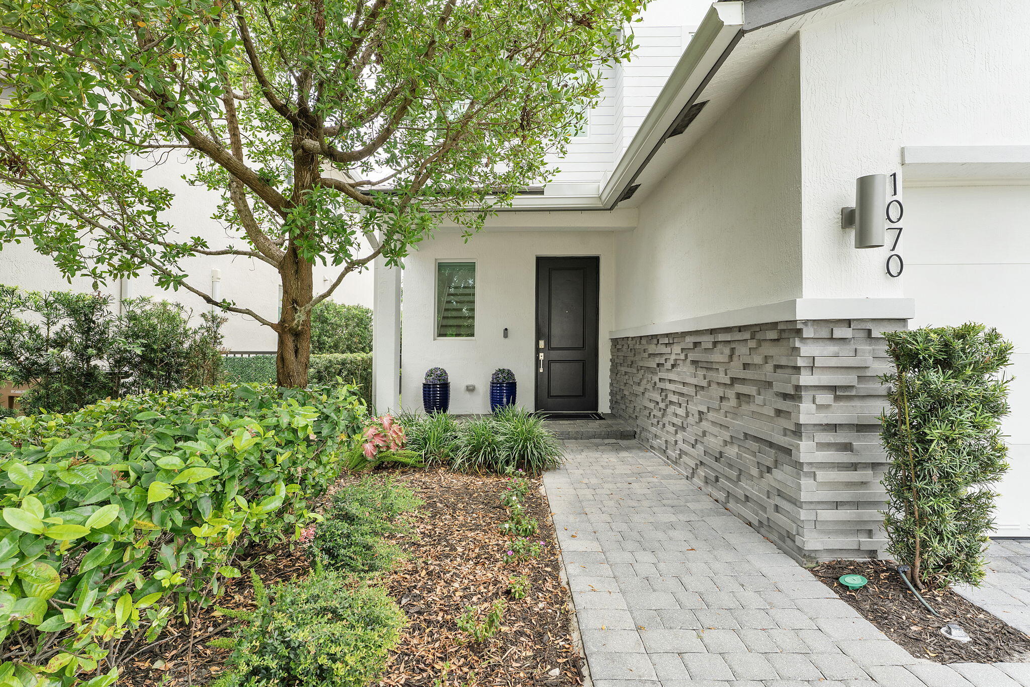 CRYSTAL LAKE 1ST SEC - Residential