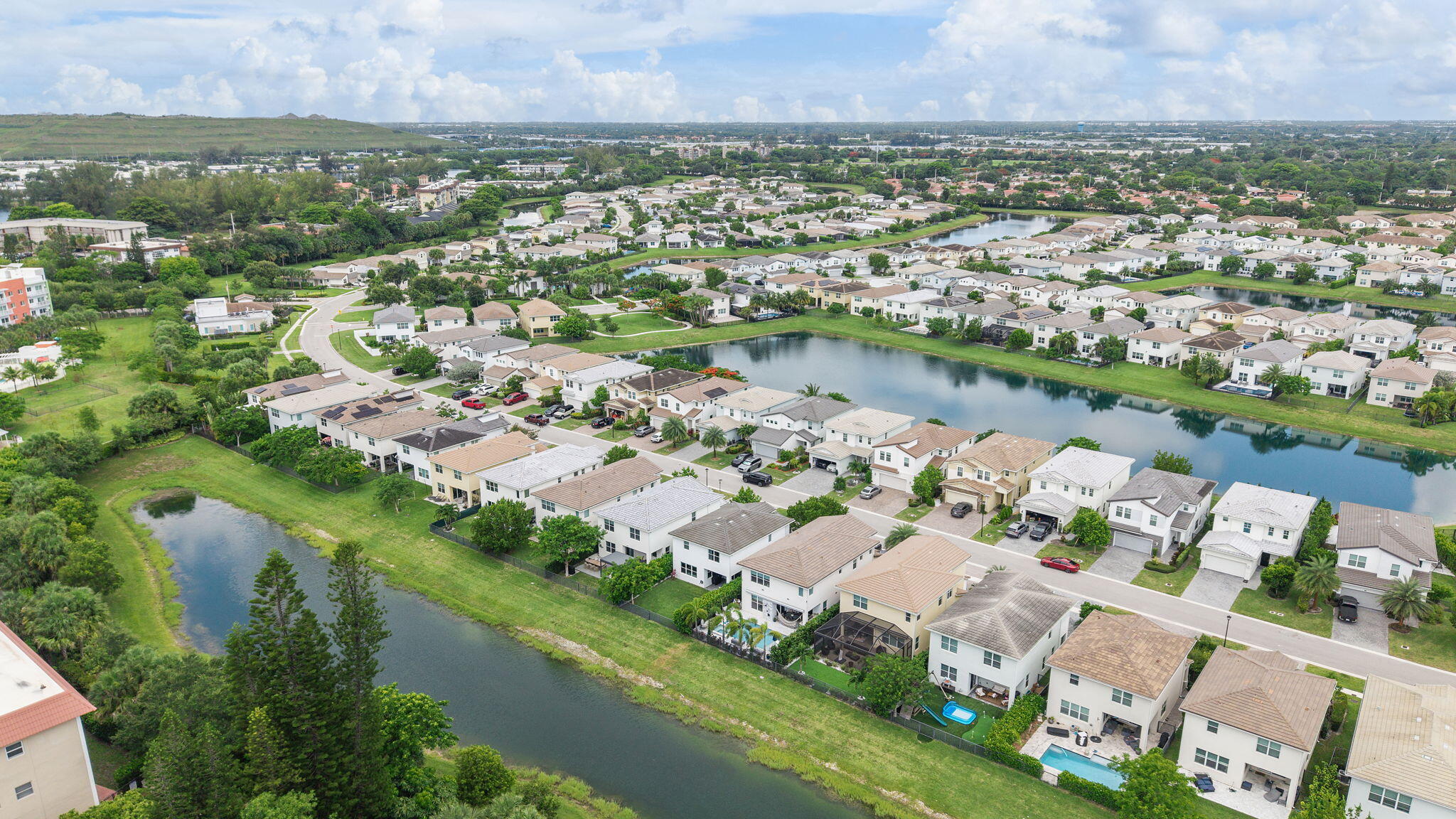 CRYSTAL LAKE 1ST SEC - Residential