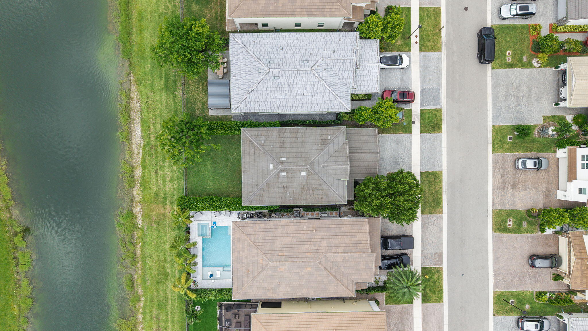 CRYSTAL LAKE 1ST SEC - Residential