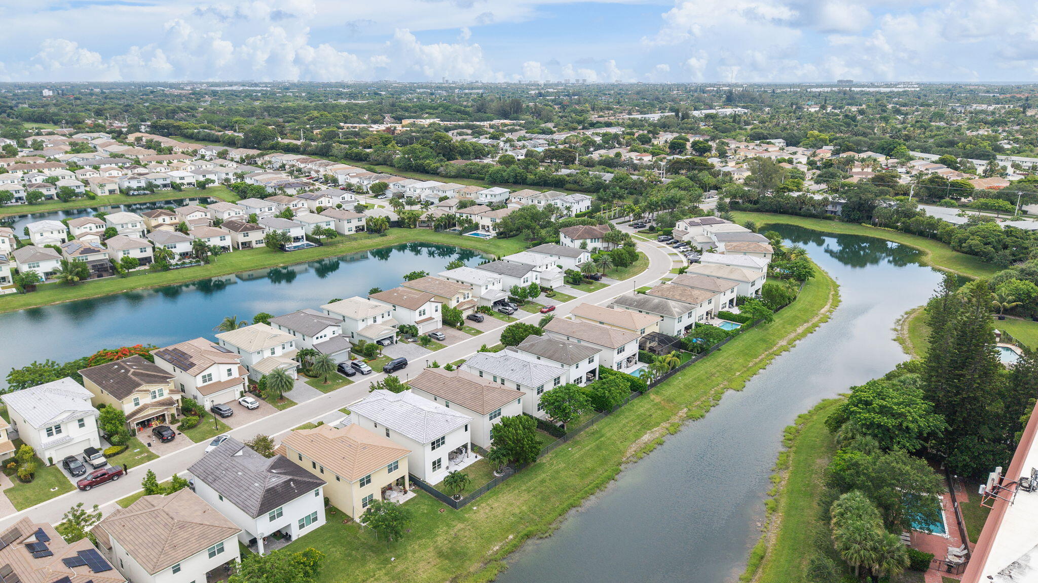 CRYSTAL LAKE 1ST SEC - Residential