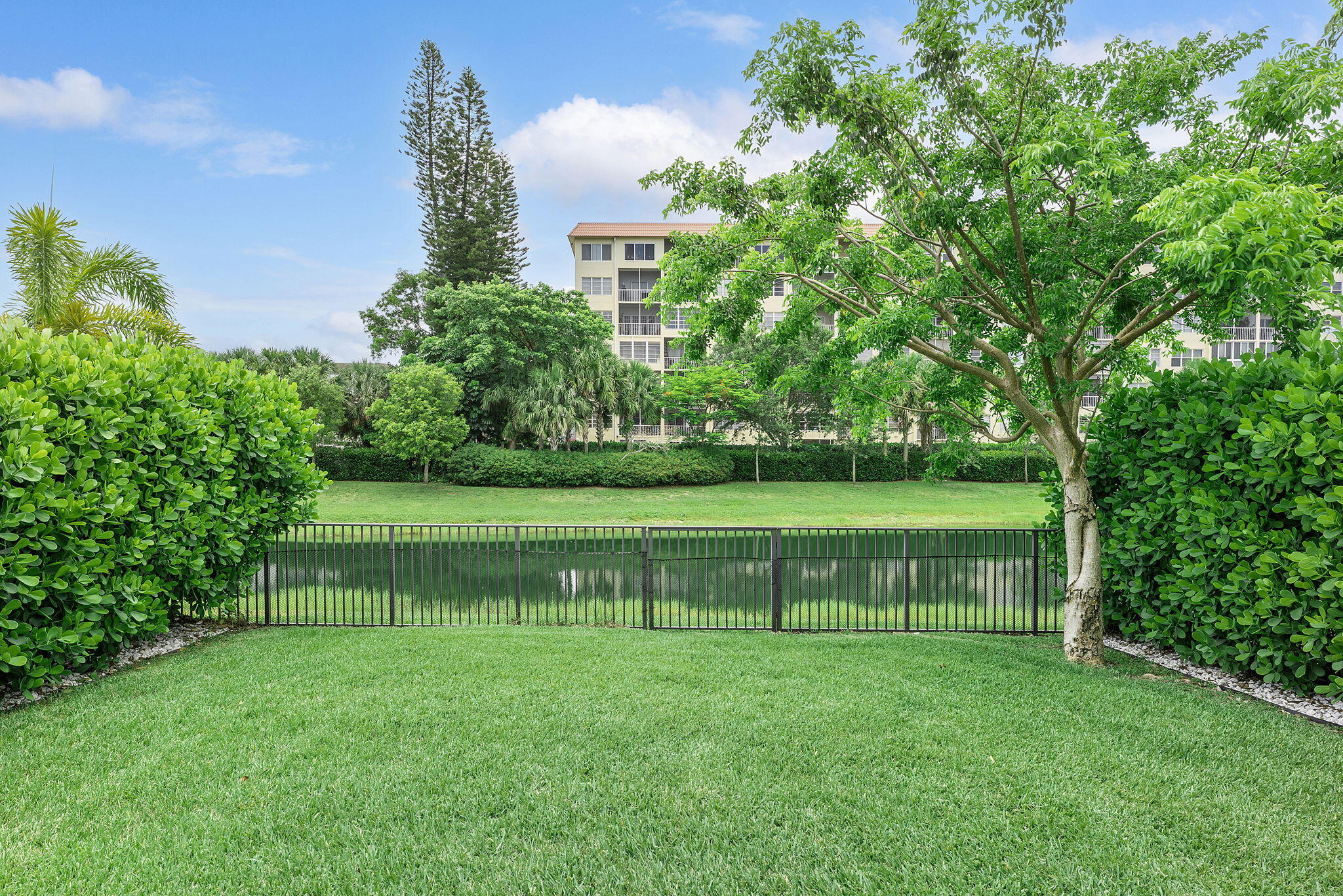 CRYSTAL LAKE 1ST SEC - Residential