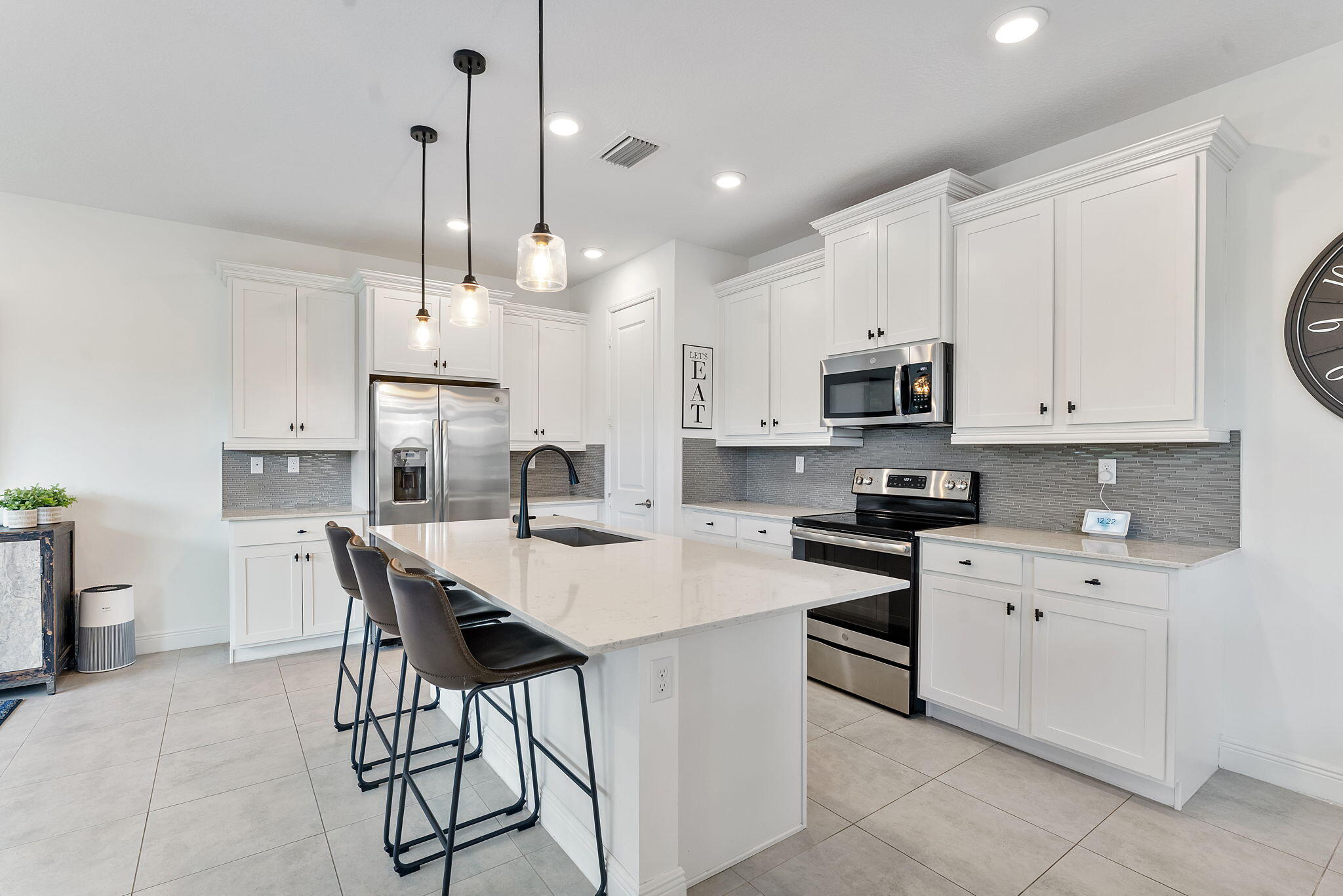CRYSTAL LAKE 1ST SEC - Residential
