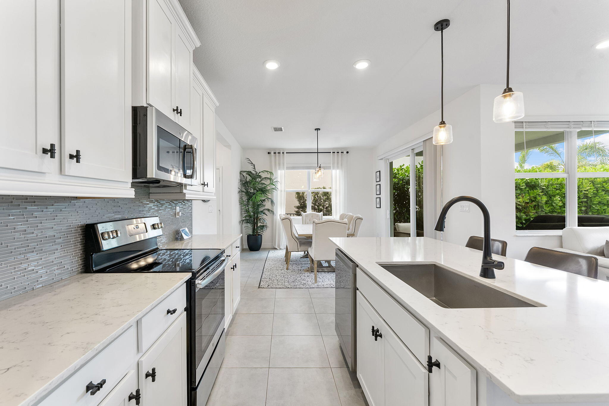 CRYSTAL LAKE 1ST SEC - Residential