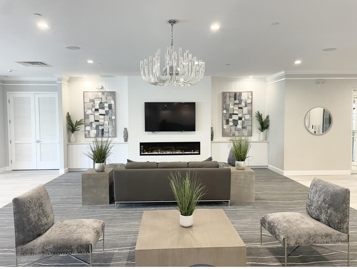 CRYSTAL LAKE 1ST SEC - Residential