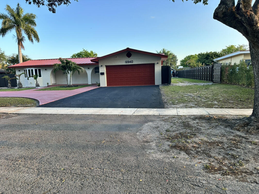 4BR/3BA home in Plantation on a 17,327 sqft lot with pool and large outdoor entertaining area. Spacious layout with living, dining, family room, and functional kitchen. Wide side access ideal for boat, RV, or work vehicles. New metal roof (2025). No HOA. Great location with easy access to Turnpike, I-595, and I-95. Minutes to shopping, dining, and Sawgrass Mills.