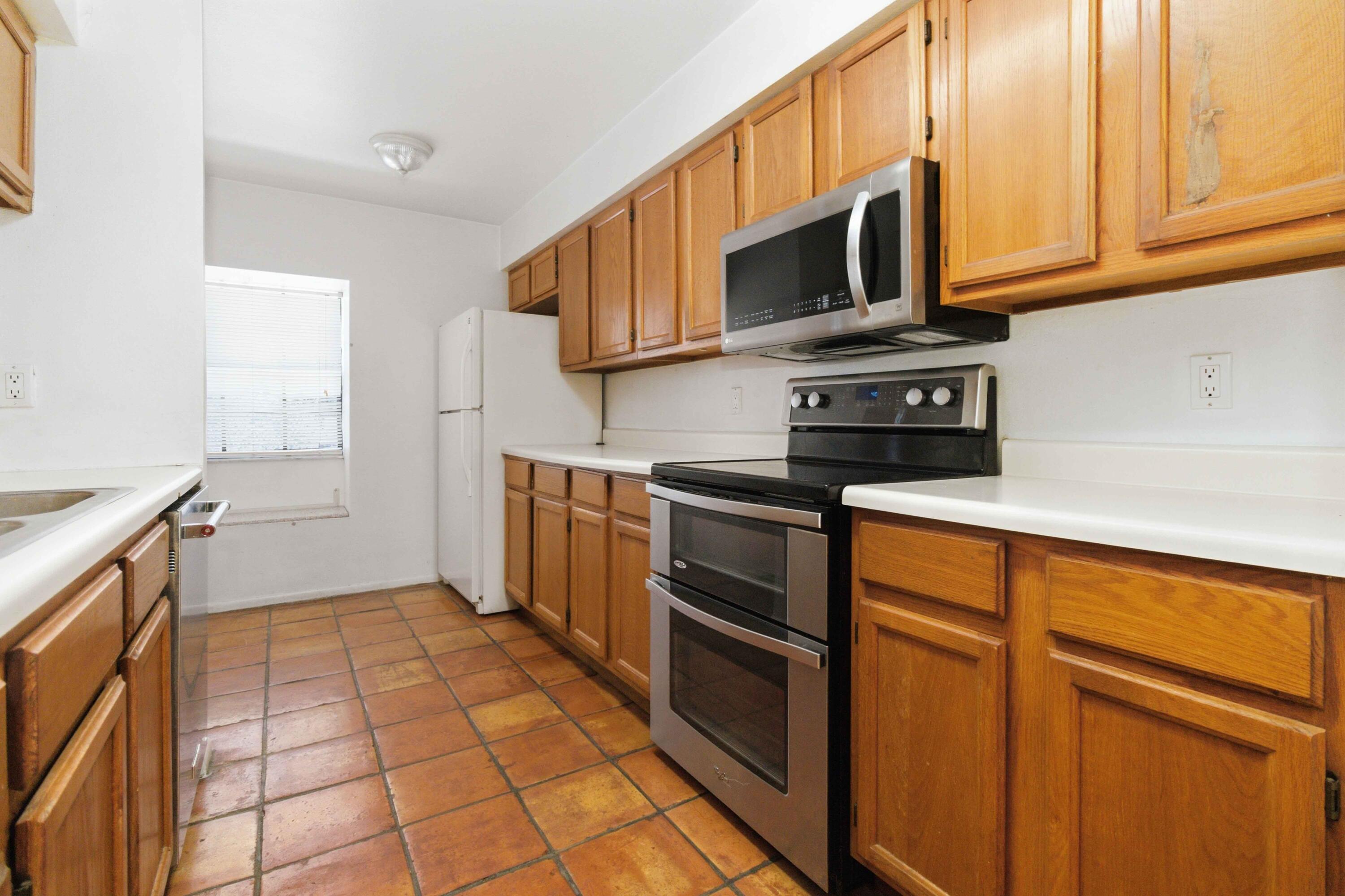 HIDDEN GROVE CONDO - Residential Lease
