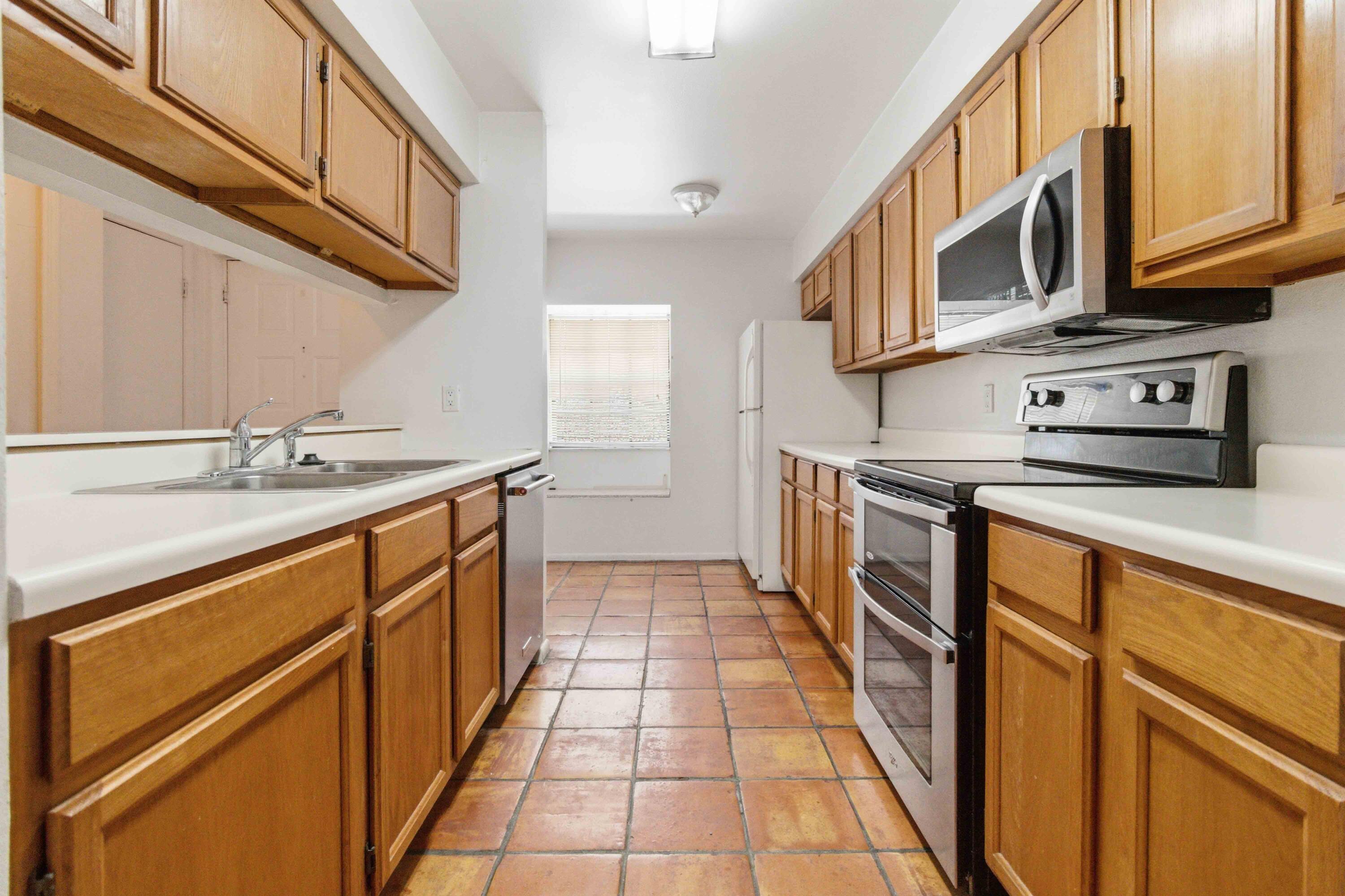 HIDDEN GROVE CONDO - Residential Lease