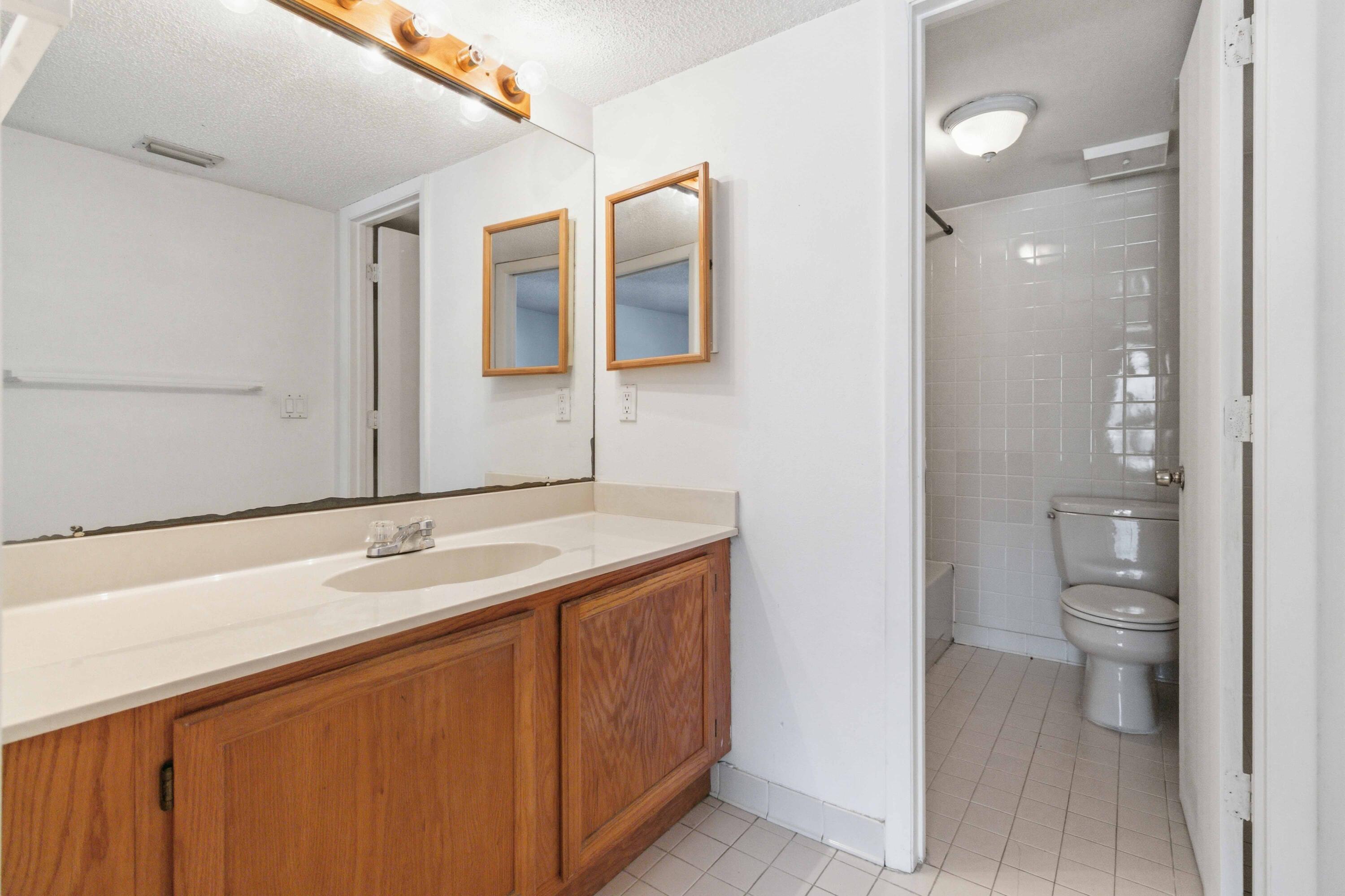 HIDDEN GROVE CONDO - Residential Lease
